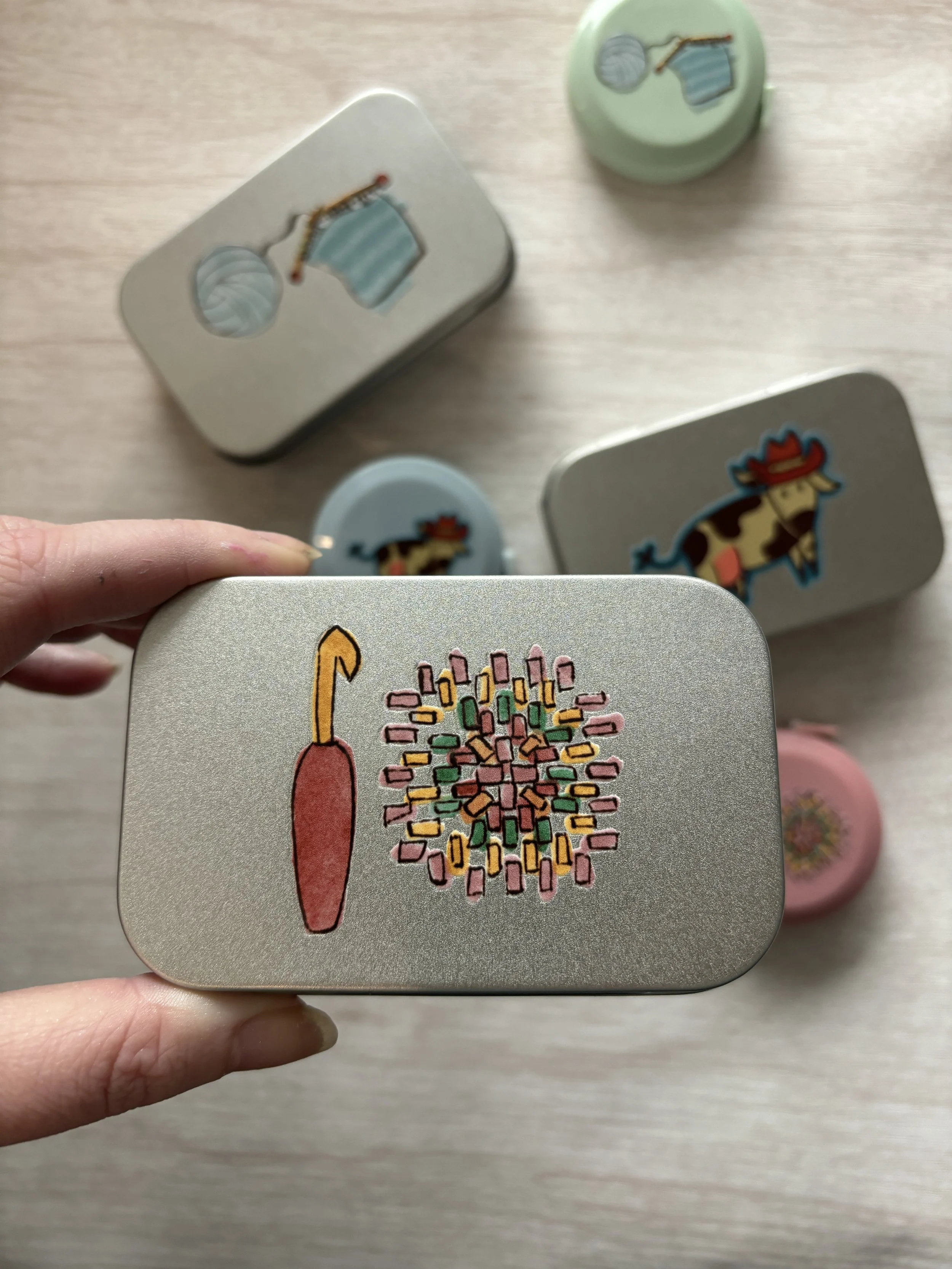 crochet notions tin 01.JPG
