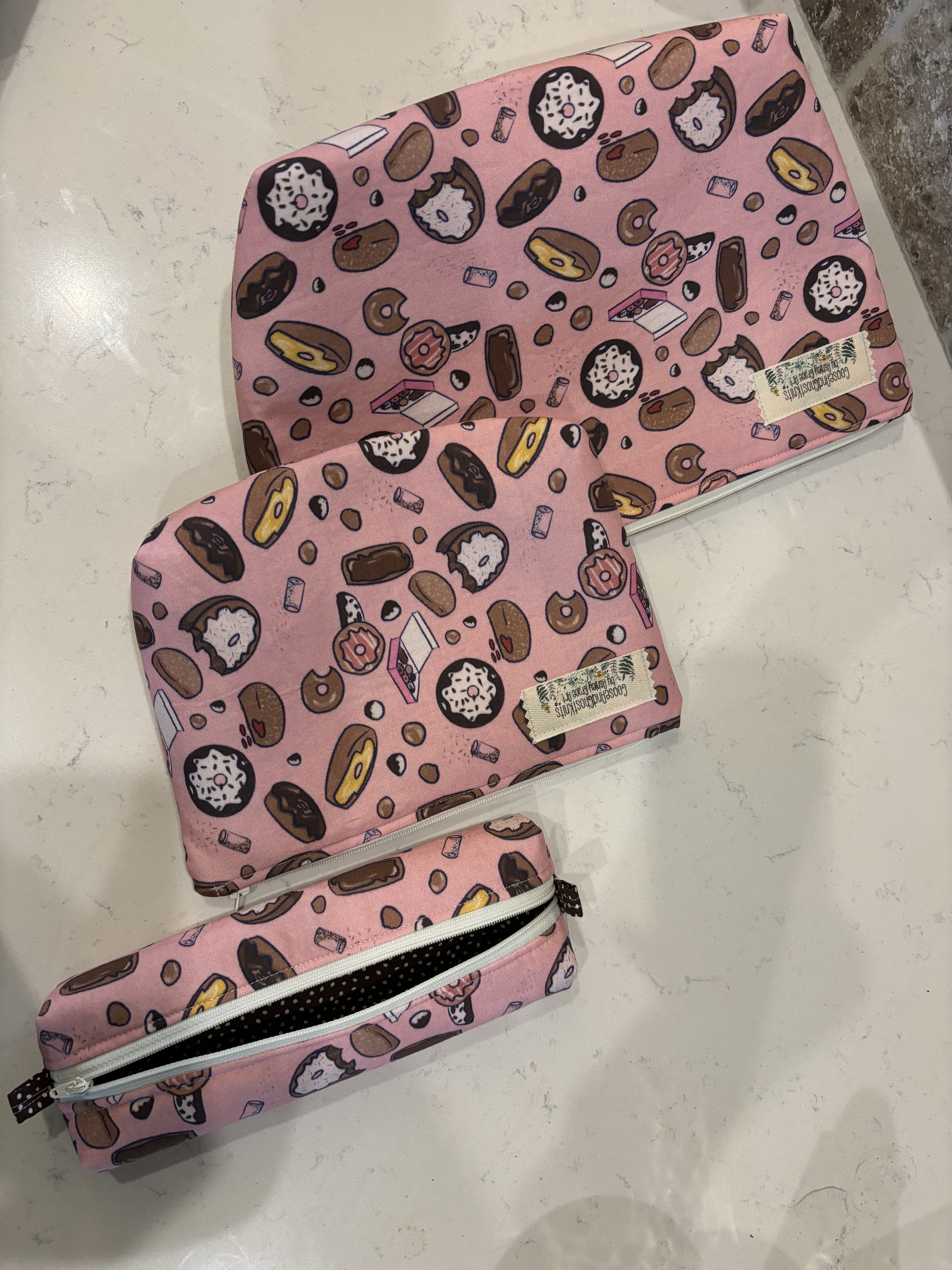 donuts zippers 01.JPG