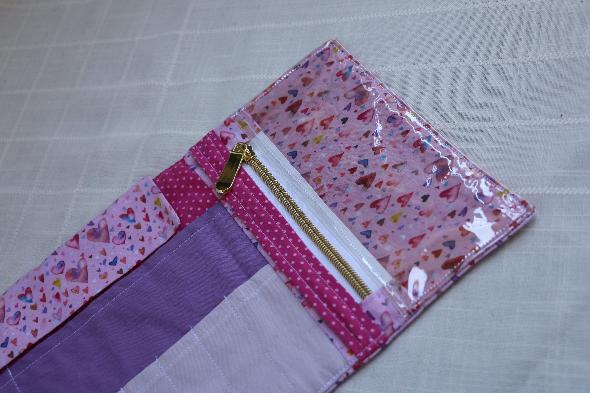 case pink love hearts 08.JPG