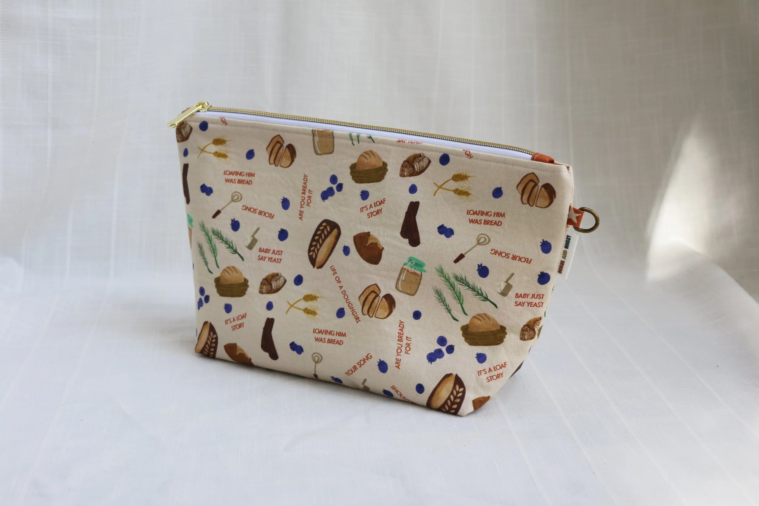 doughgirl medium zipper 05.JPG