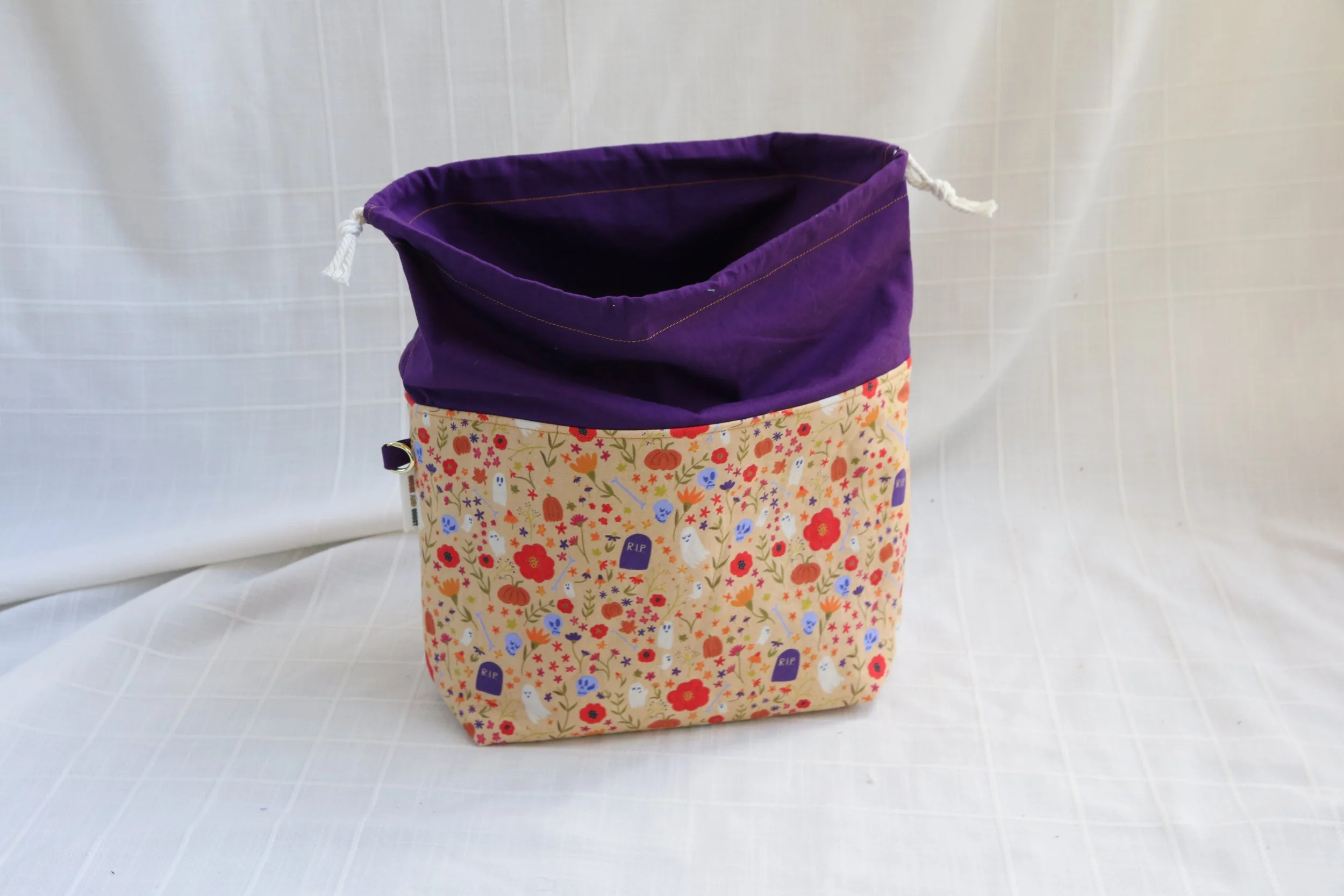 floral graveyard dawn medium drawstring 01.JPG