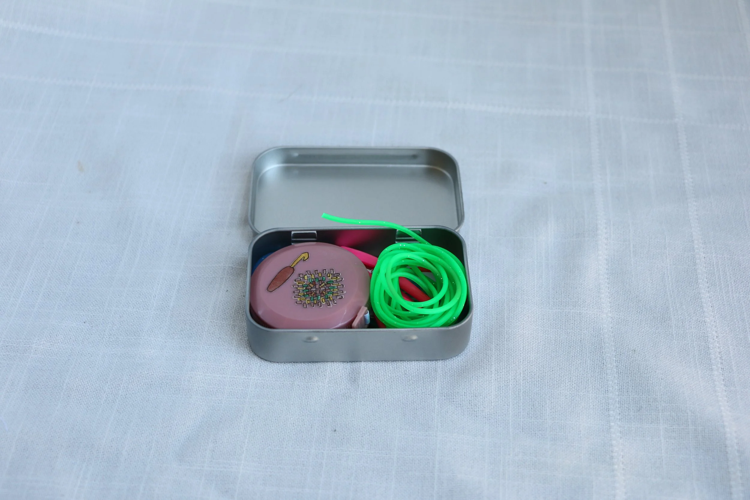 crochet notions tin 12.JPG