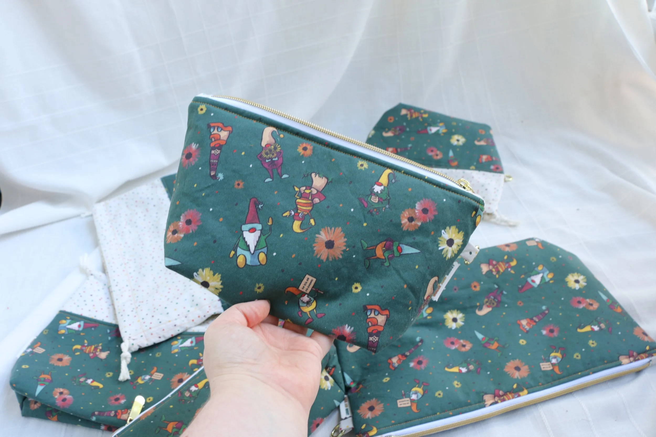 gnomes small zipper 06.JPG