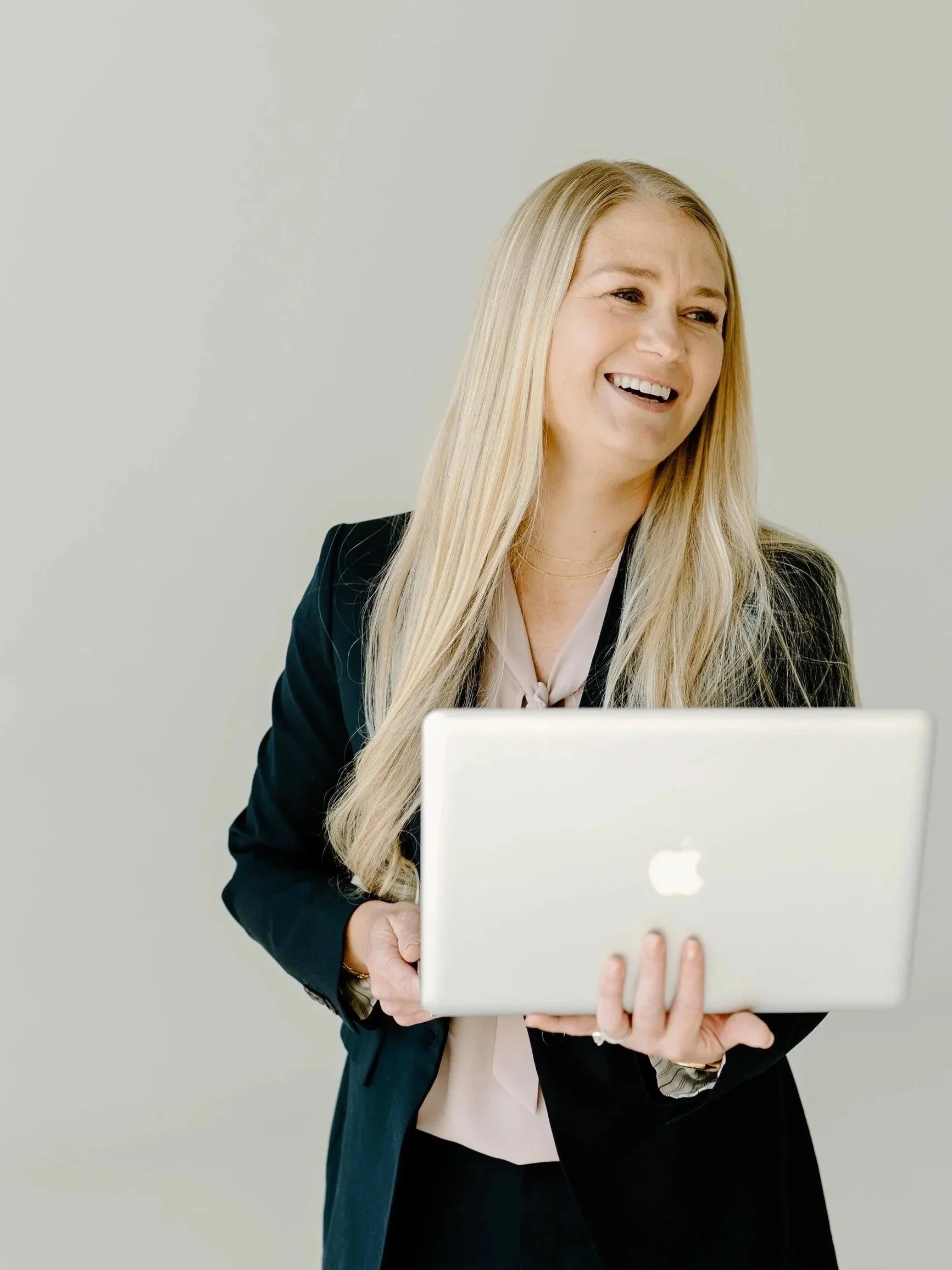 wedding planner Caiti Mae Walmer with laptop
