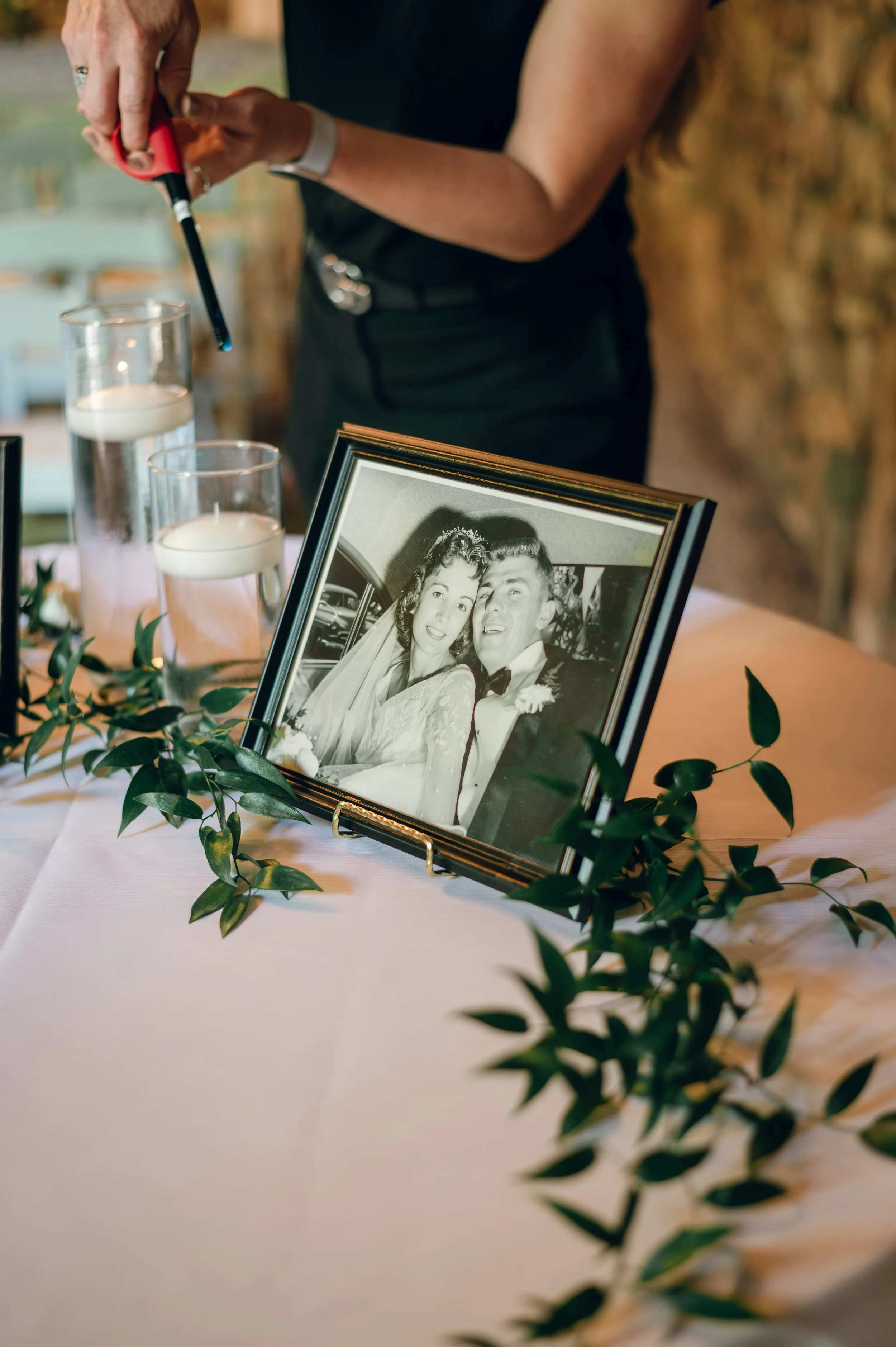 wedding planner lighting candles