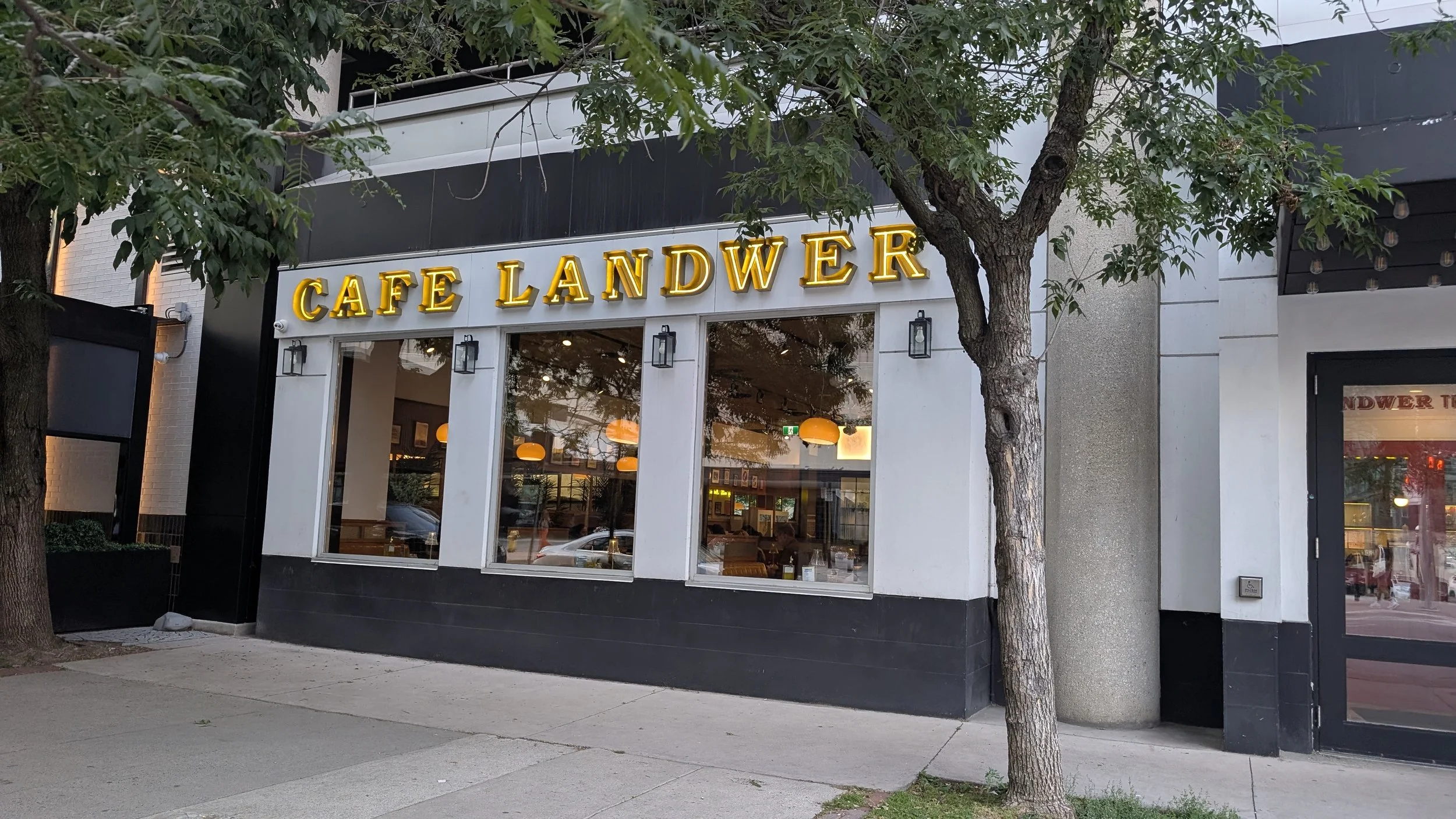 The outside of Cafe Landwer