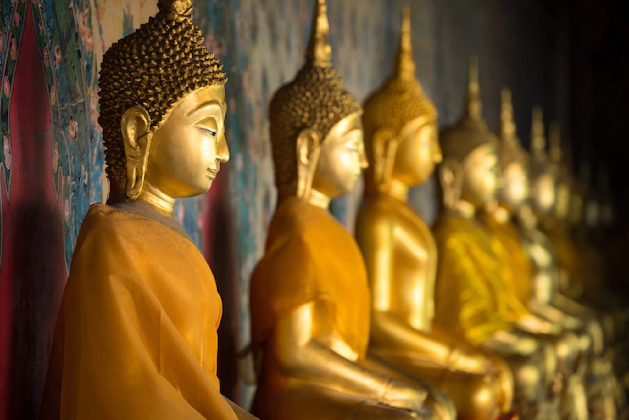 Buddha Statuen, Yoga Spezialklasse am Samstag in Zürich