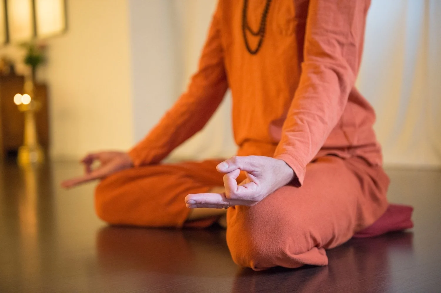 Yoga & Meditation Zürich – Meditationshaltung mit Chin Mudra