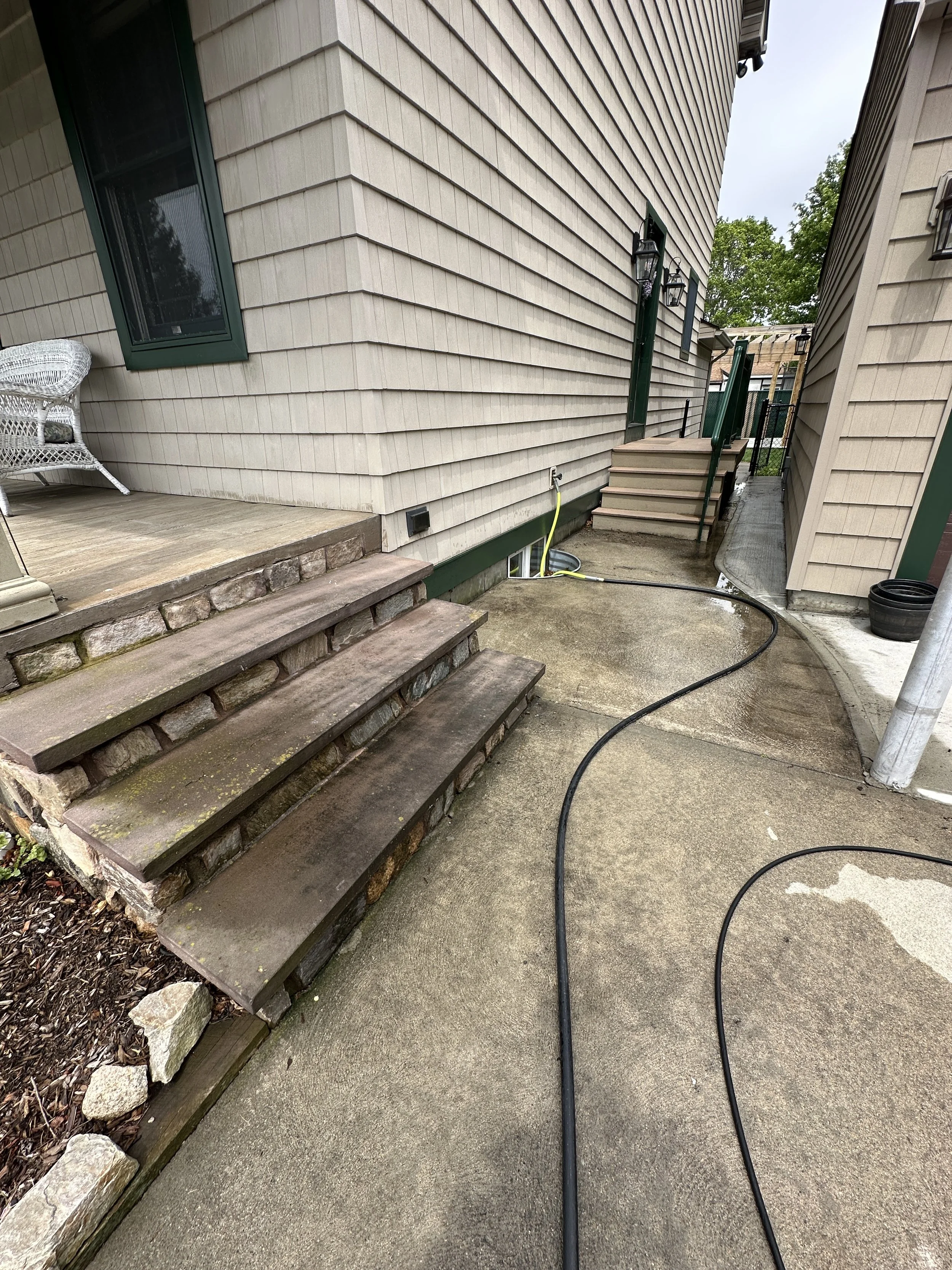 BEFORE - Quite a dirty entrance we have here, how about we clean it up?