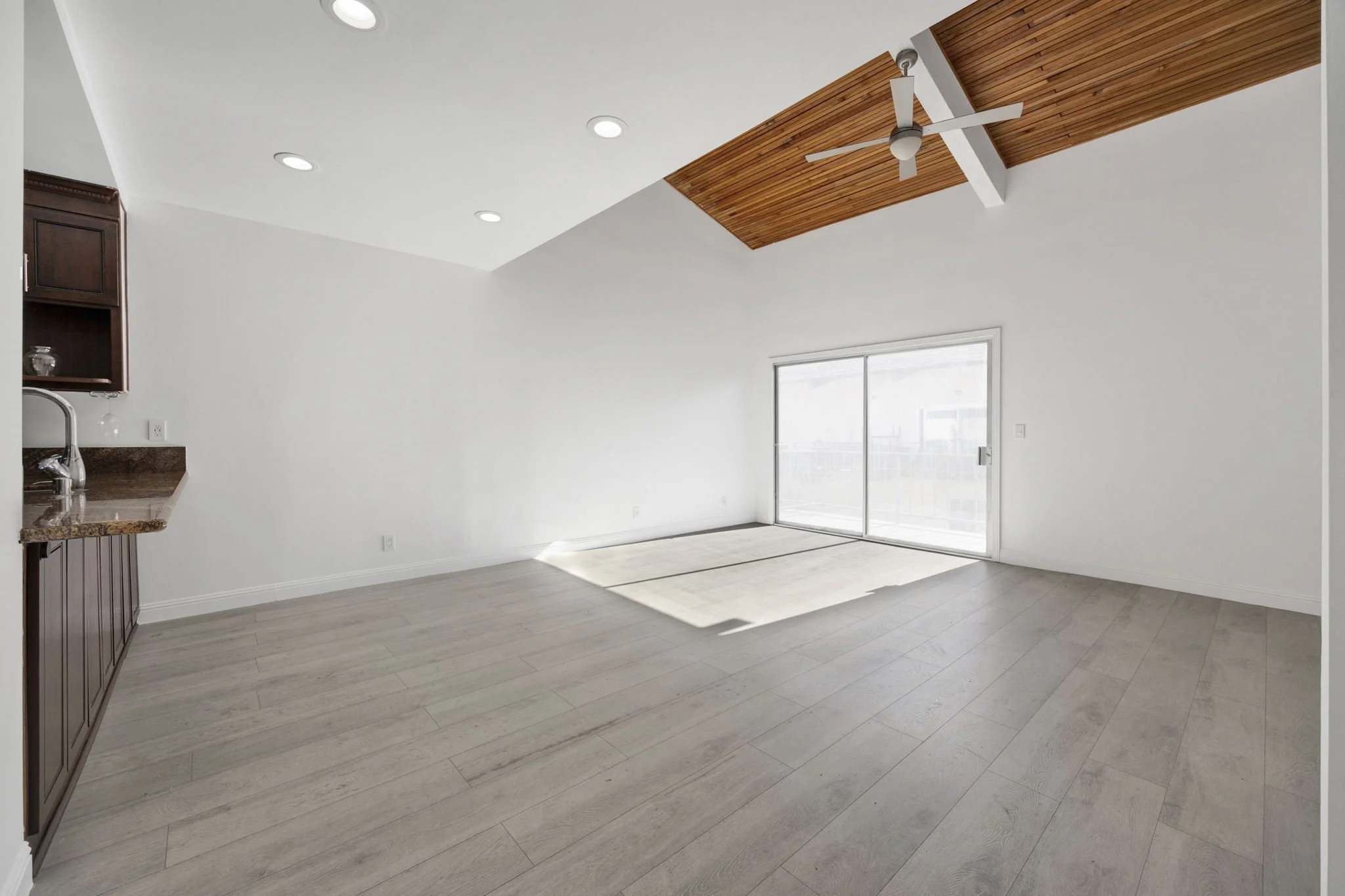 4-web-or-mls-20260601-01-5460WhiteOakAveG305EncinoCA -001.jpg