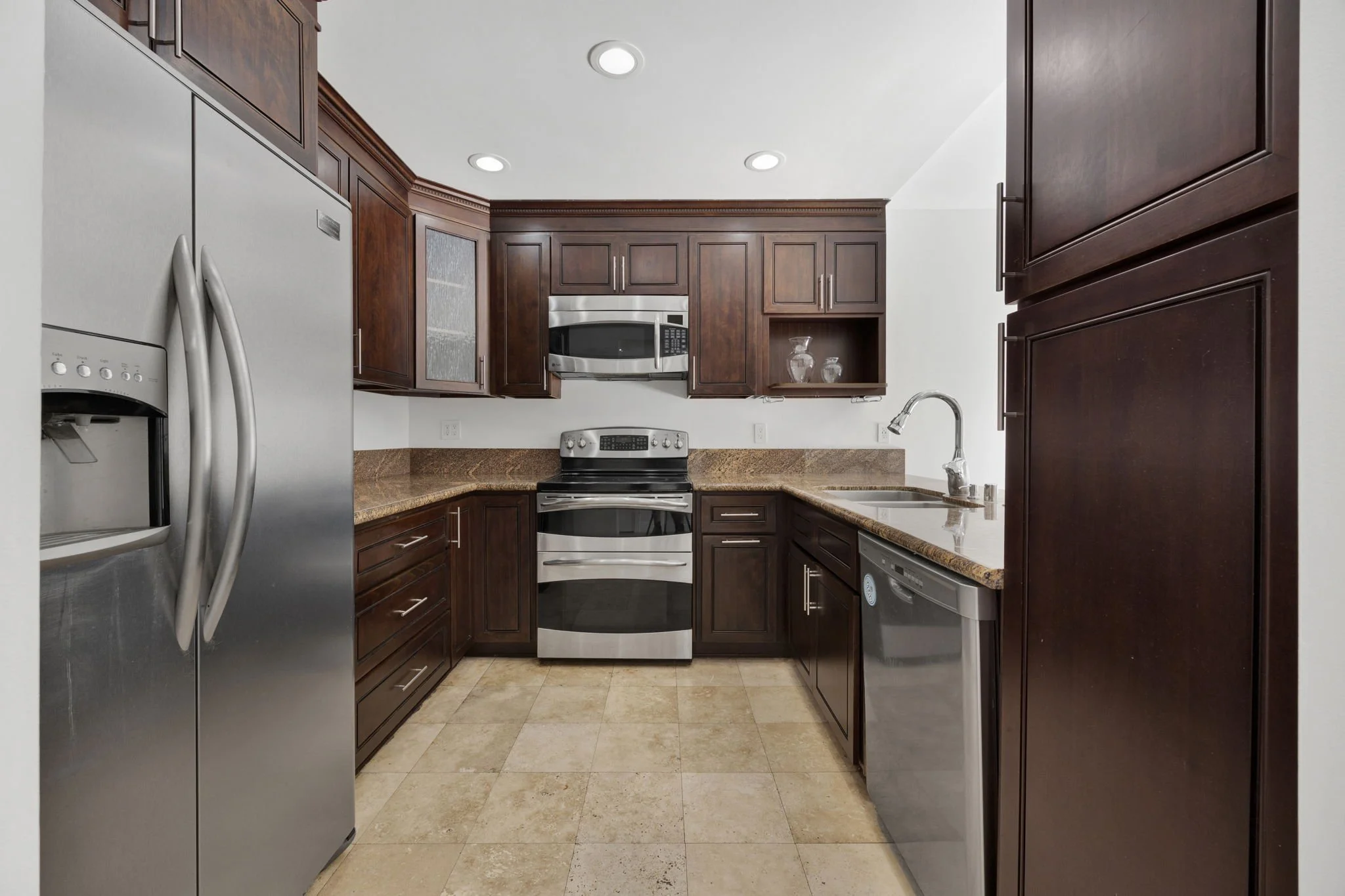 6-web-or-mls-20260601-01-5460WhiteOakAveG305EncinoCA -007.jpg