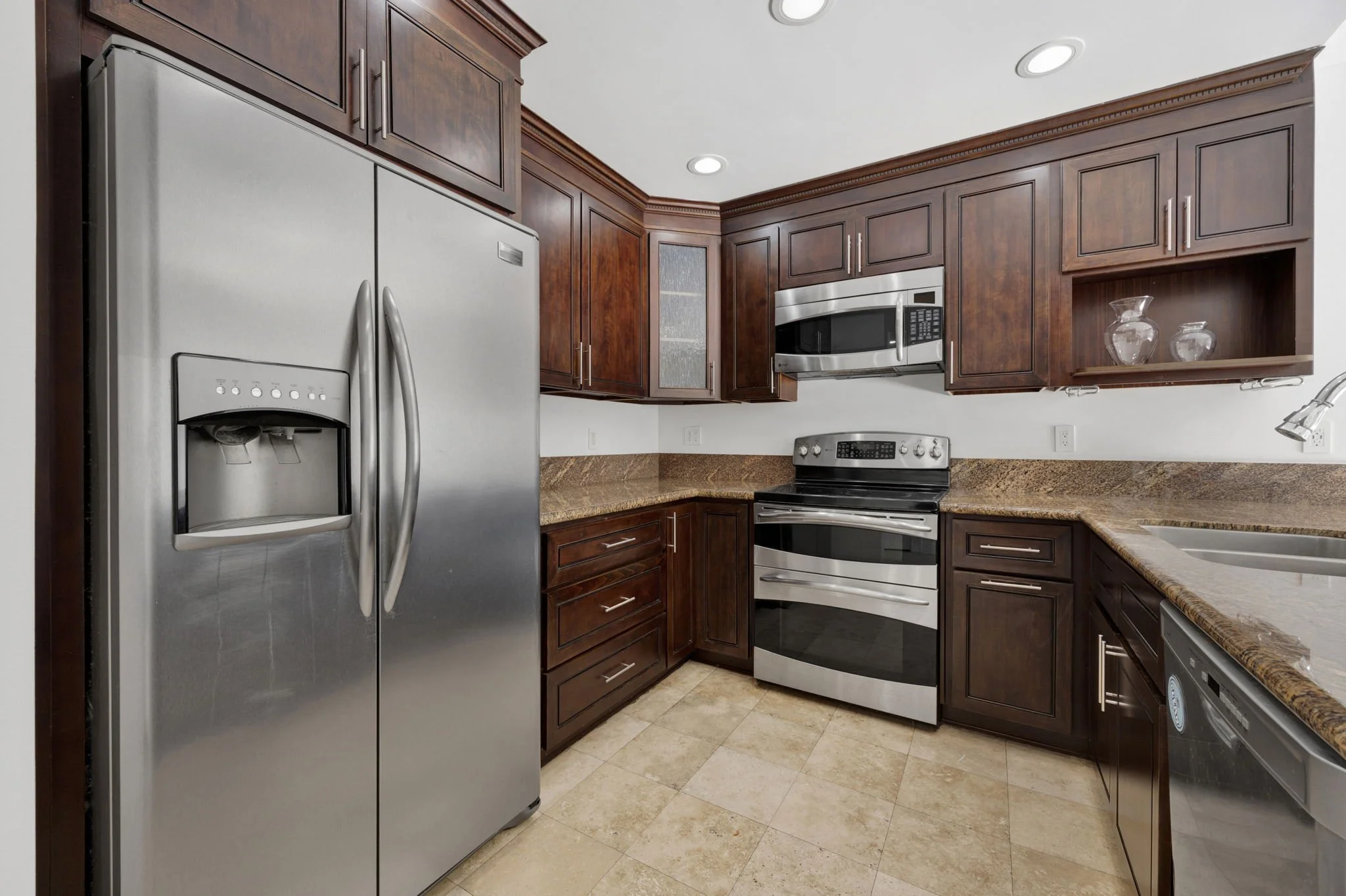 7-web-or-mls-20260601-01-5460WhiteOakAveG305EncinoCA -008.jpg