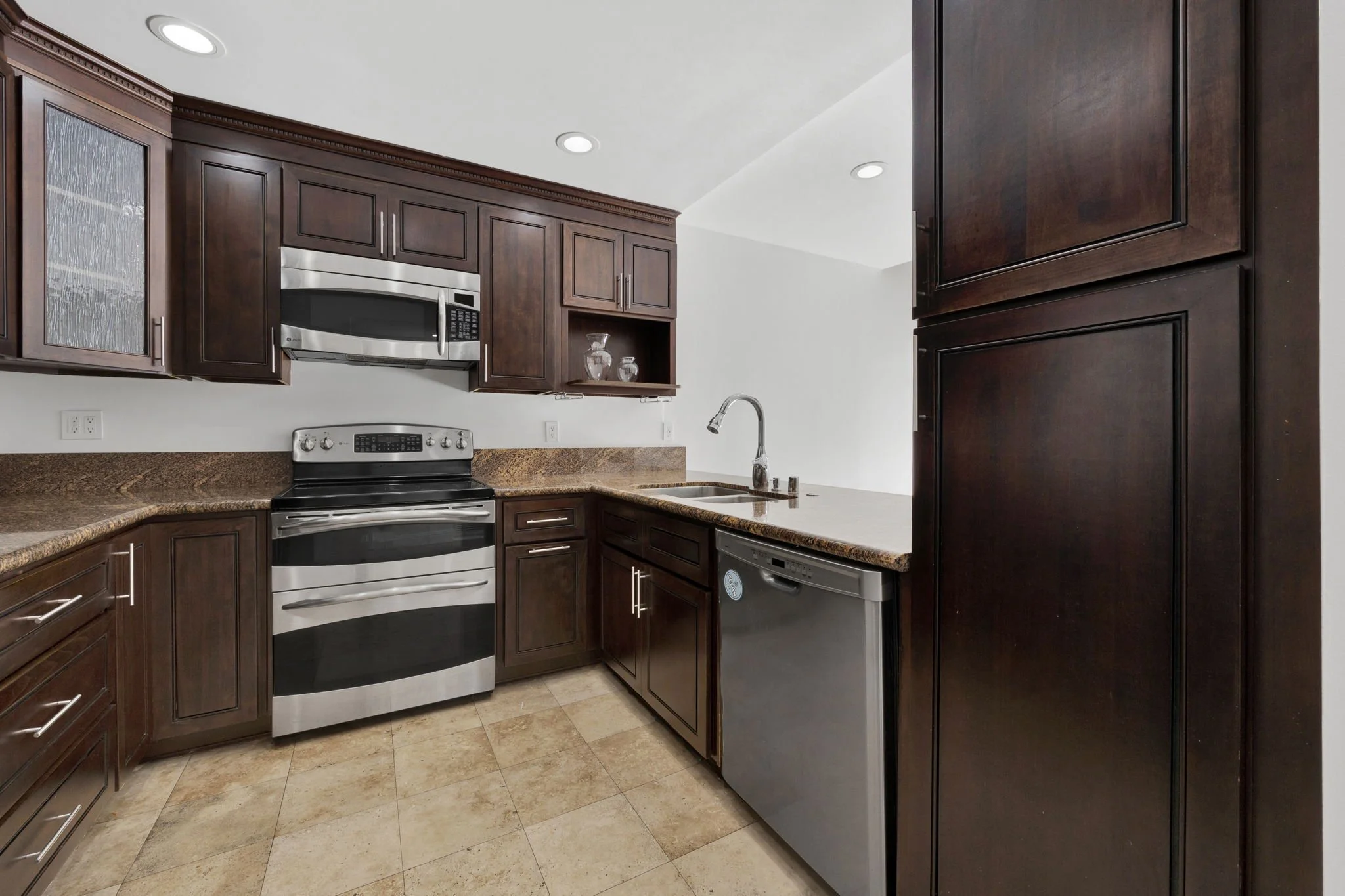 8-web-or-mls-20260601-01-5460WhiteOakAveG305EncinoCA -009.jpg