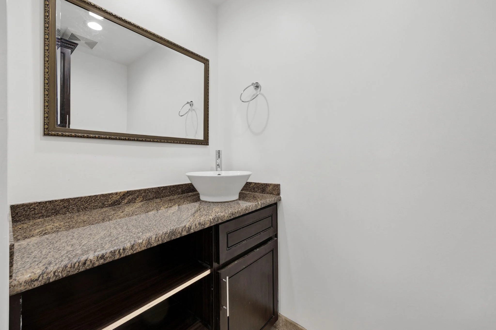 11-web-or-mls-20260601-01-5460WhiteOakAveG305EncinoCA -012.jpg