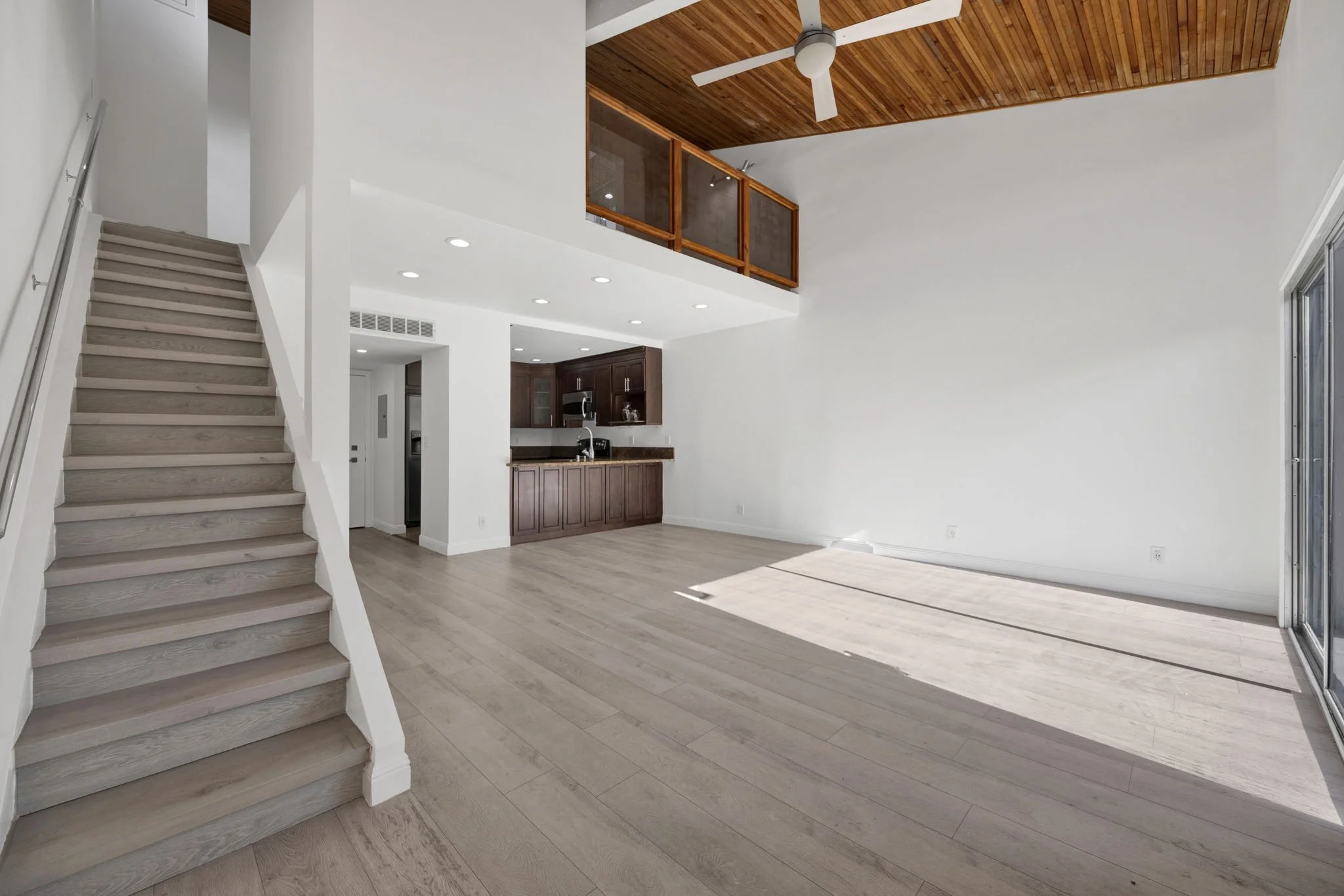 12-web-or-mls-20260601-01-5460WhiteOakAveG305EncinoCA -006.jpg