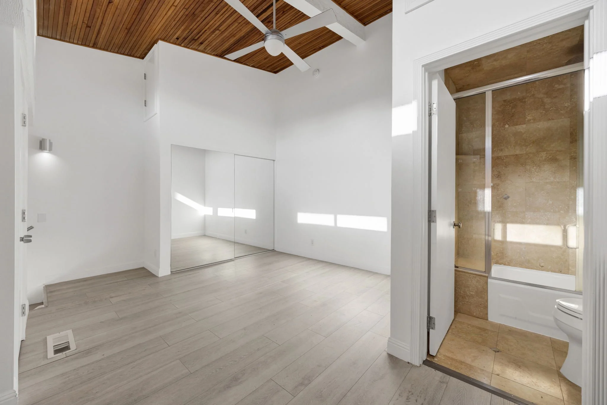 14-web-or-mls-20260601-01-5460WhiteOakAveG305EncinoCA -017.jpg