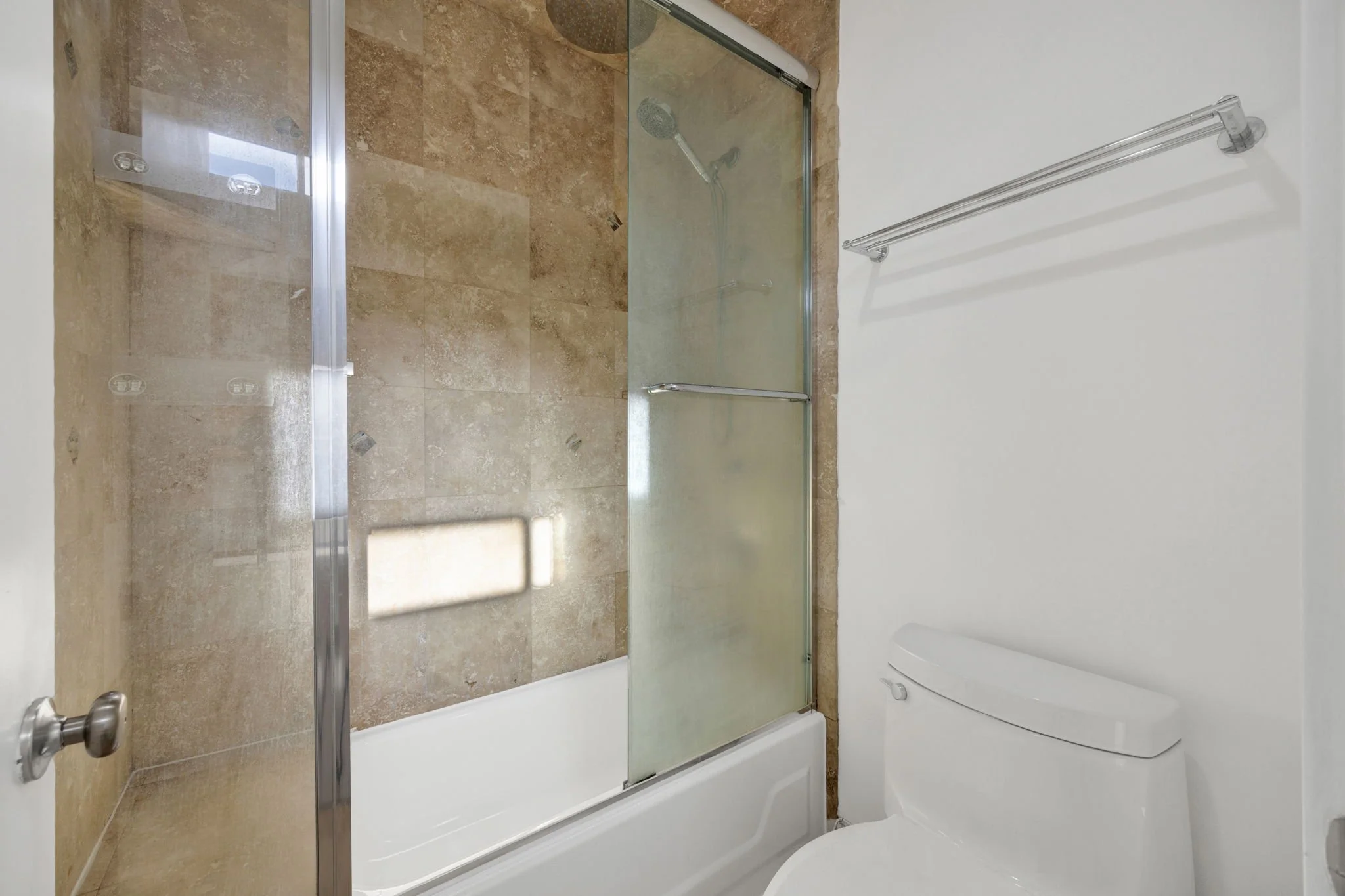 16-web-or-mls-20260601-01-5460WhiteOakAveG305EncinoCA -019.jpg