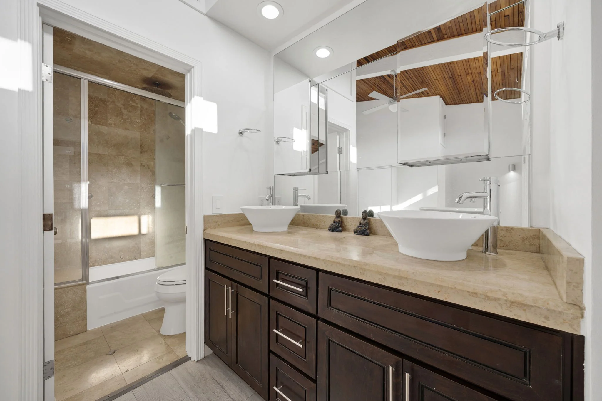 17-web-or-mls-20260601-01-5460WhiteOakAveG305EncinoCA -020.jpg