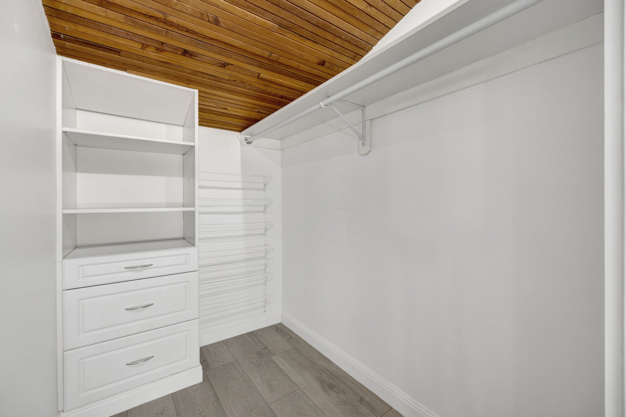 18-web-or-mls-20260601-01-5460WhiteOakAveG305EncinoCA -016.jpg