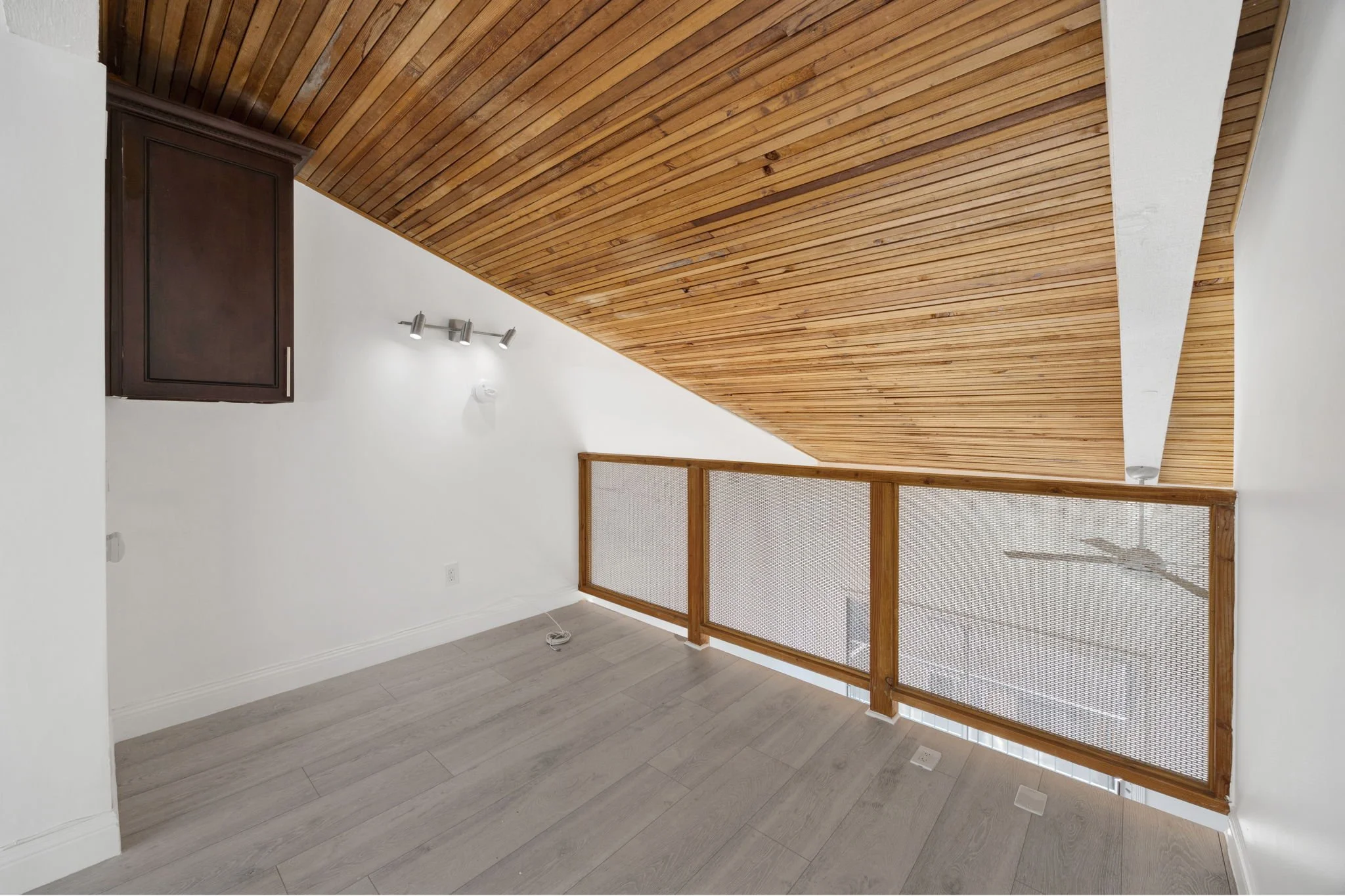 19-web-or-mls-20260601-01-5460WhiteOakAveG305EncinoCA -014.jpg