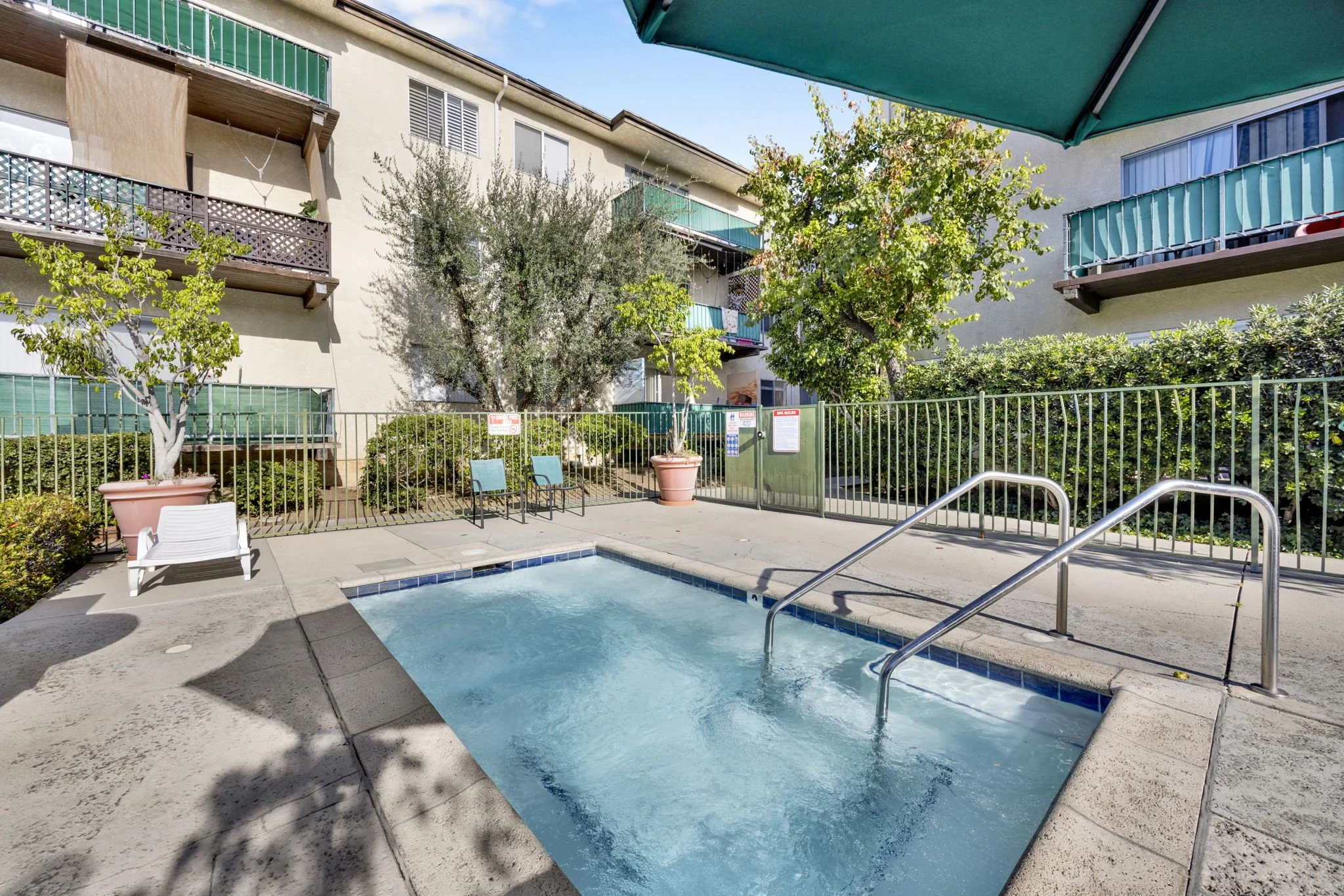 22-web-or-mls-20260601-01-5460WhiteOakAveG305EncinoCA -022.jpg