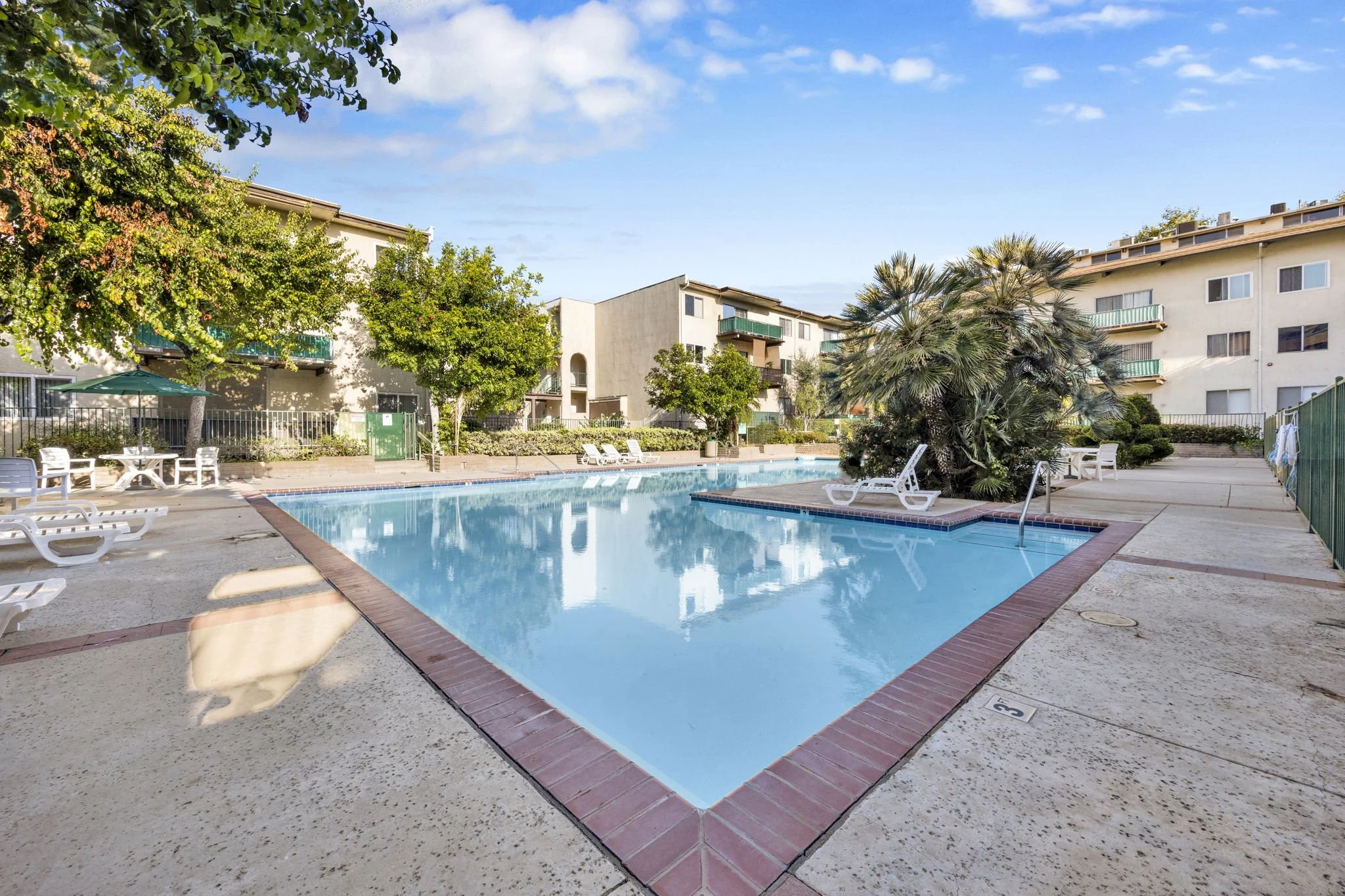 23-web-or-mls-20260601-01-5460WhiteOakAveG305EncinoCA -023.jpg