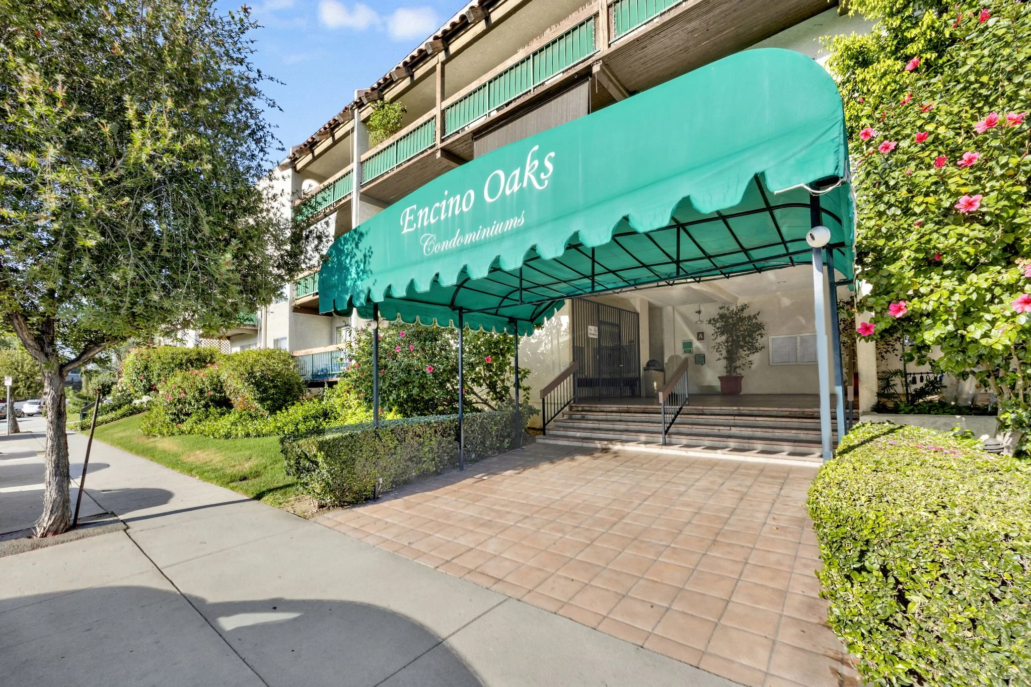 28-web-or-mls-20260601-01-5460WhiteOakAveG305EncinoCA -028.jpg