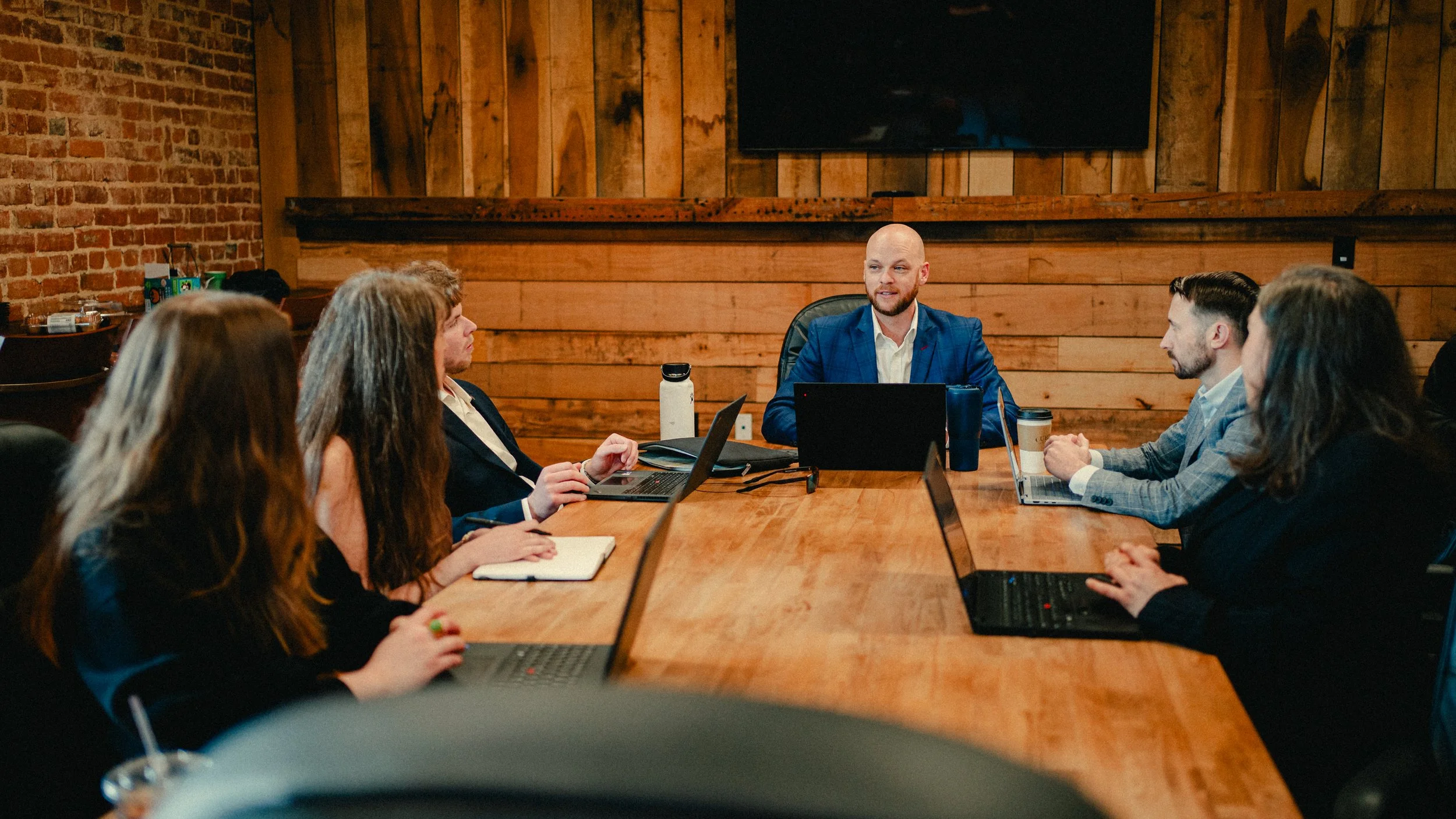 Marketing strategy and business consulting session with a leadership team developing long-term brand growth and communication plans.