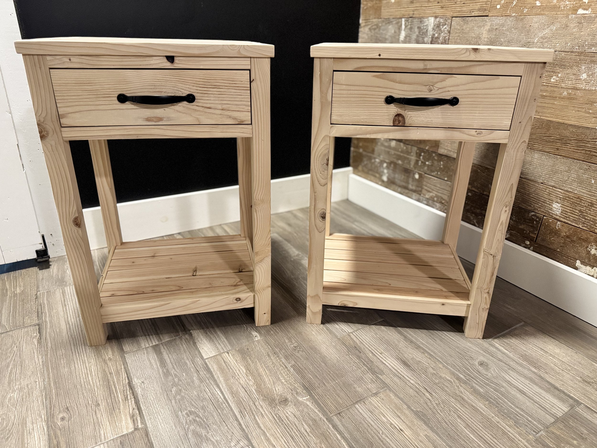 The Heritage Creek End Table w/Drawer Set