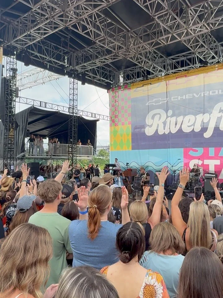 Holy cow #Nashville ‼️ My first @cma fest was AMAZING!! 🎶🎵🥁 

It&rsquo;s absolutely unreal that I got to do church with legends like @brandonlake @laineywilson @cecewinans @danandshay AND got to hear music from my favorite @emilyann_music AND got 