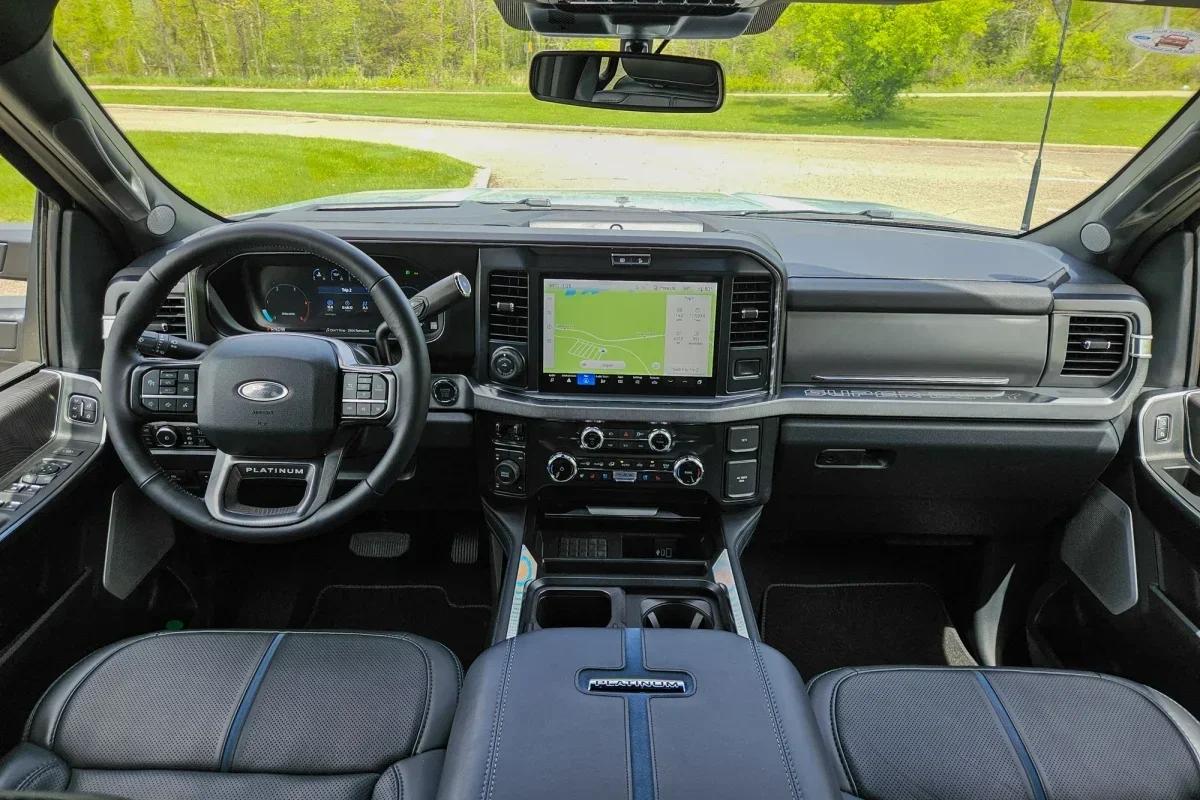 usn-2025-ford-f-250-super-duty-dashboard.webp