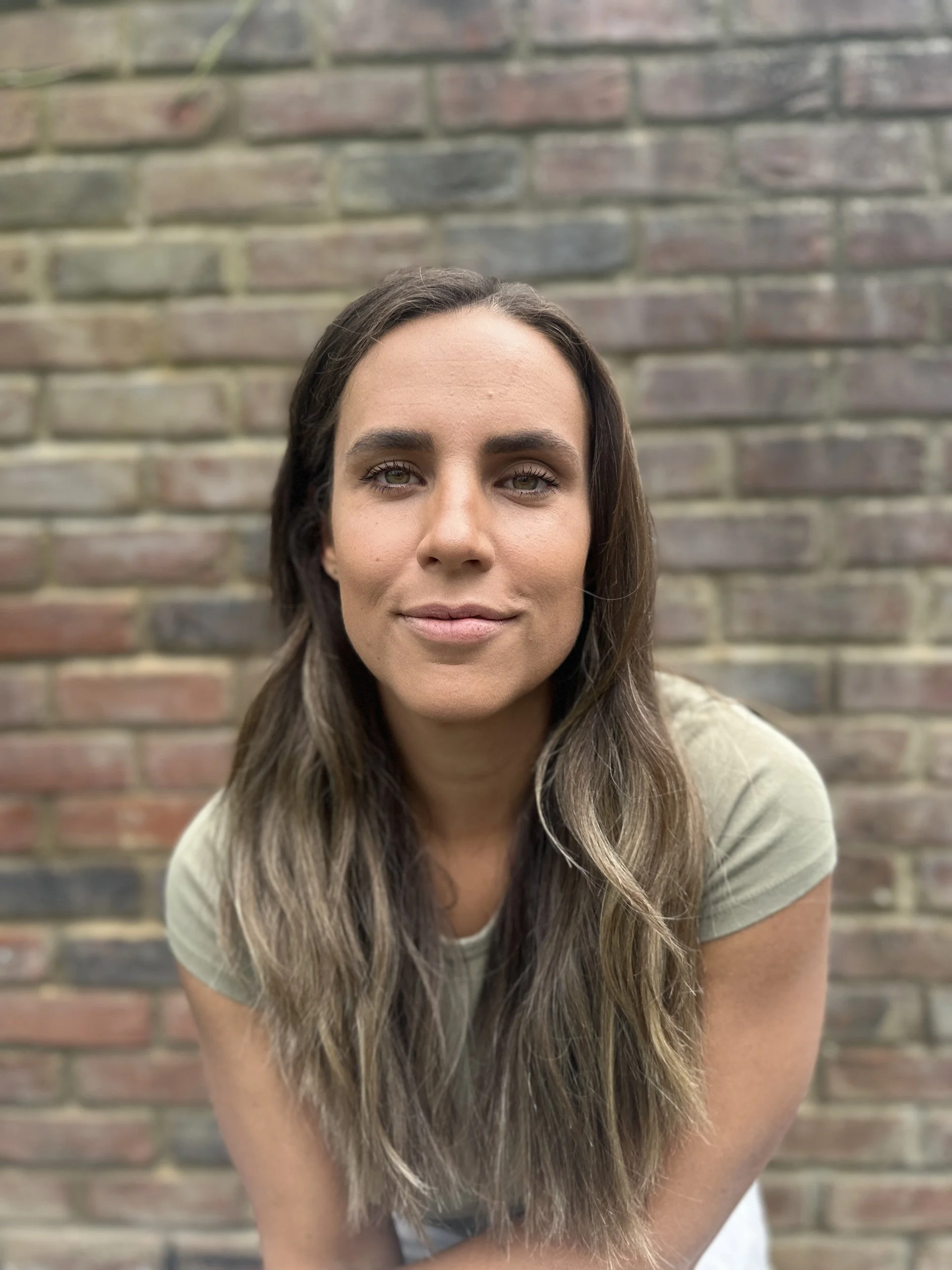 Georgia, online integrative counsellor and psychotherapist supporting adults with anxiety, stress, relationships and life transitions.