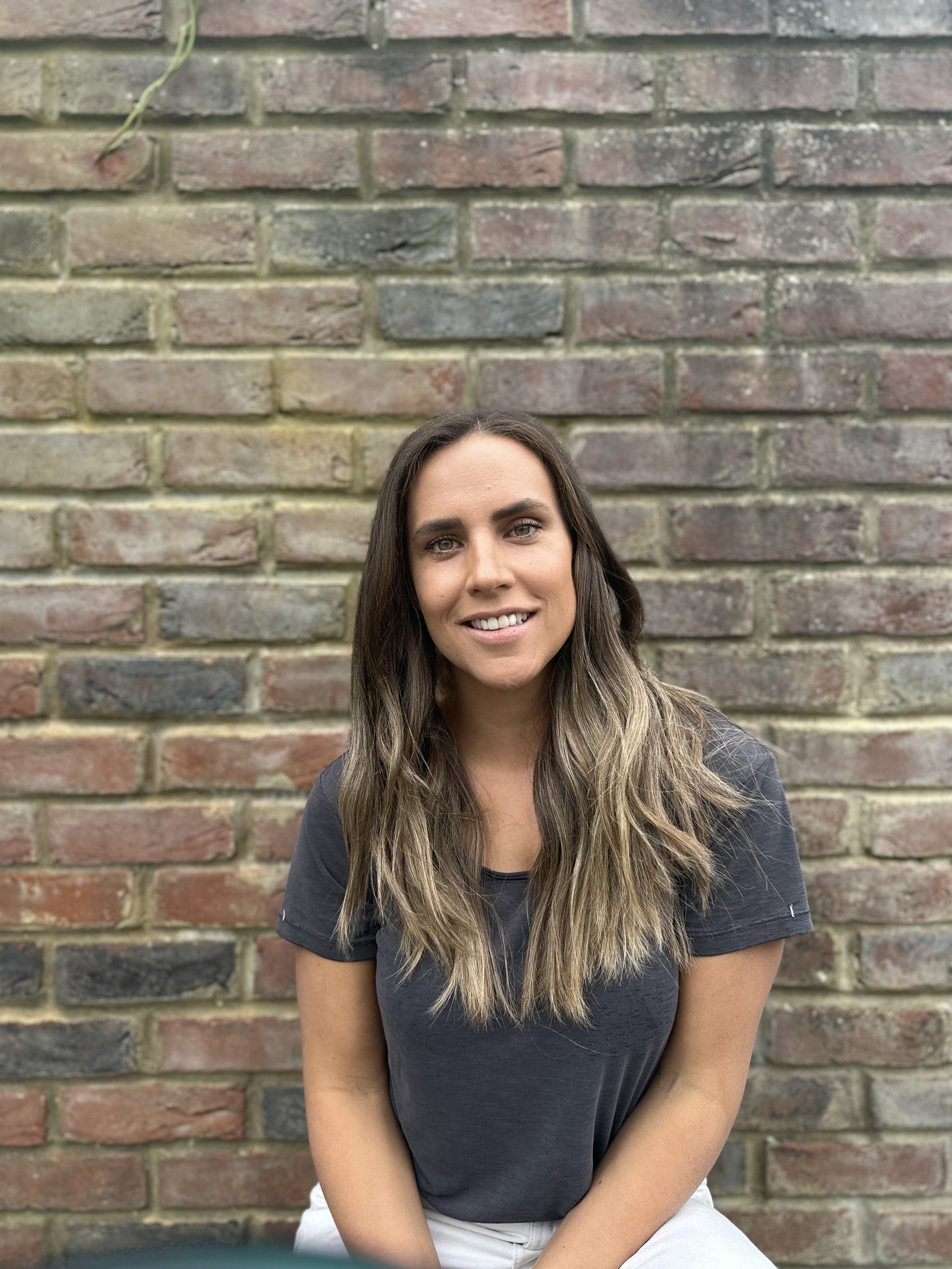 Georgia, online integrative counsellor and psychotherapist supporting adults with anxiety, stress, relationships and life transitions.