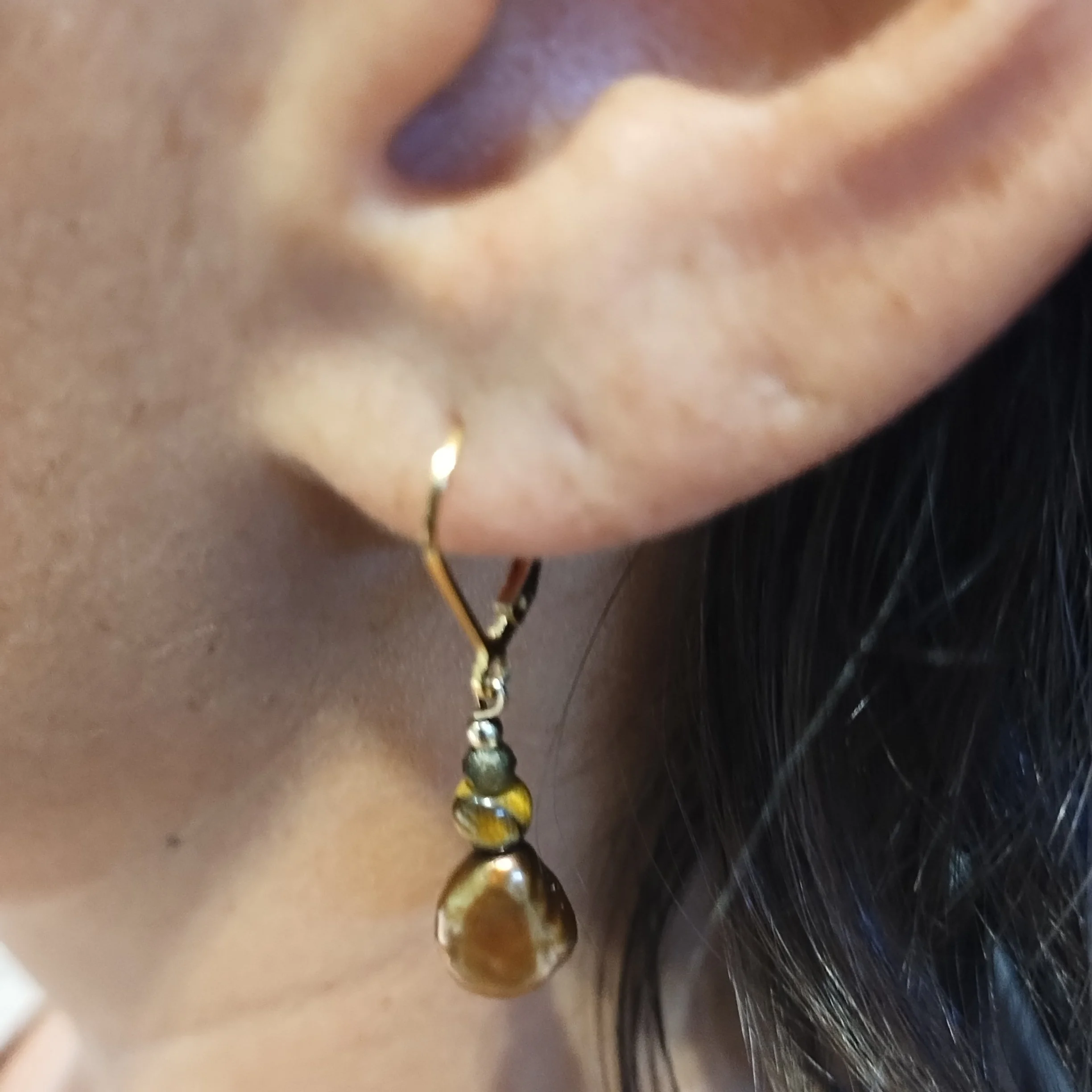 Eardrop1Pearl_Teye_obsidian.jpg
