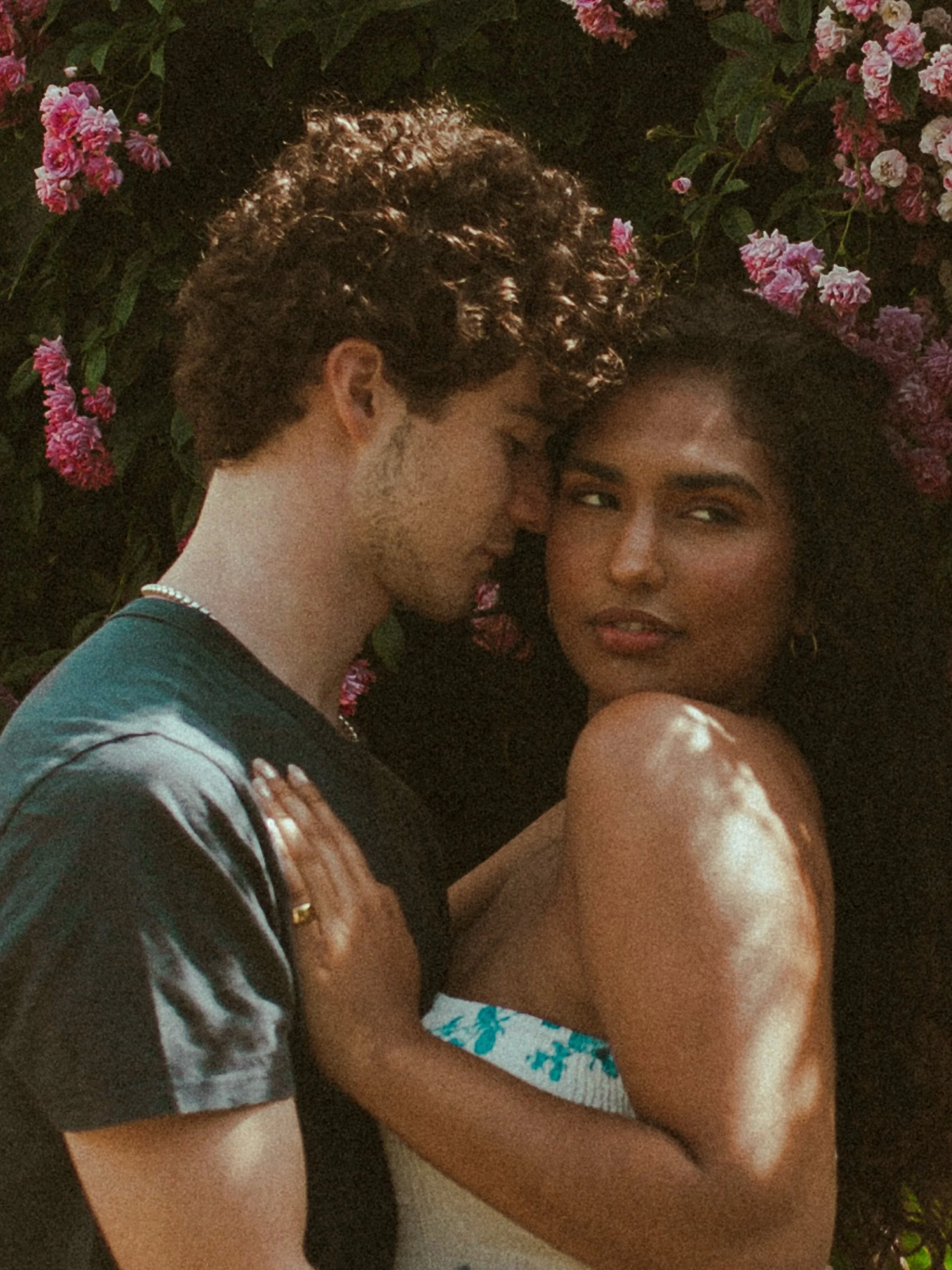 The best part about booking a longer session?
You don&rsquo;t have to choose between locations.

We started this session wandering through Beacon Hill 
and ended surrounded by roses, 
creating two completely different aesthetics in one gallery.

More