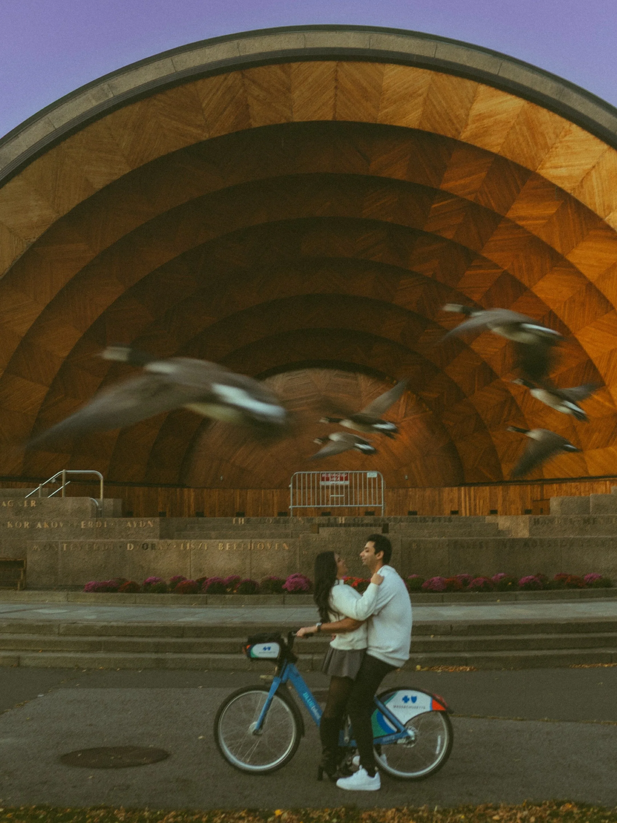 Hershey + Rohan gave me the freedom to really lean into my cinematic style with this one, and we had so much fun with it. We went from the last bit of golden light on the Esplanade to the streets of Chinatown after dark, and I wanted the photos to fe