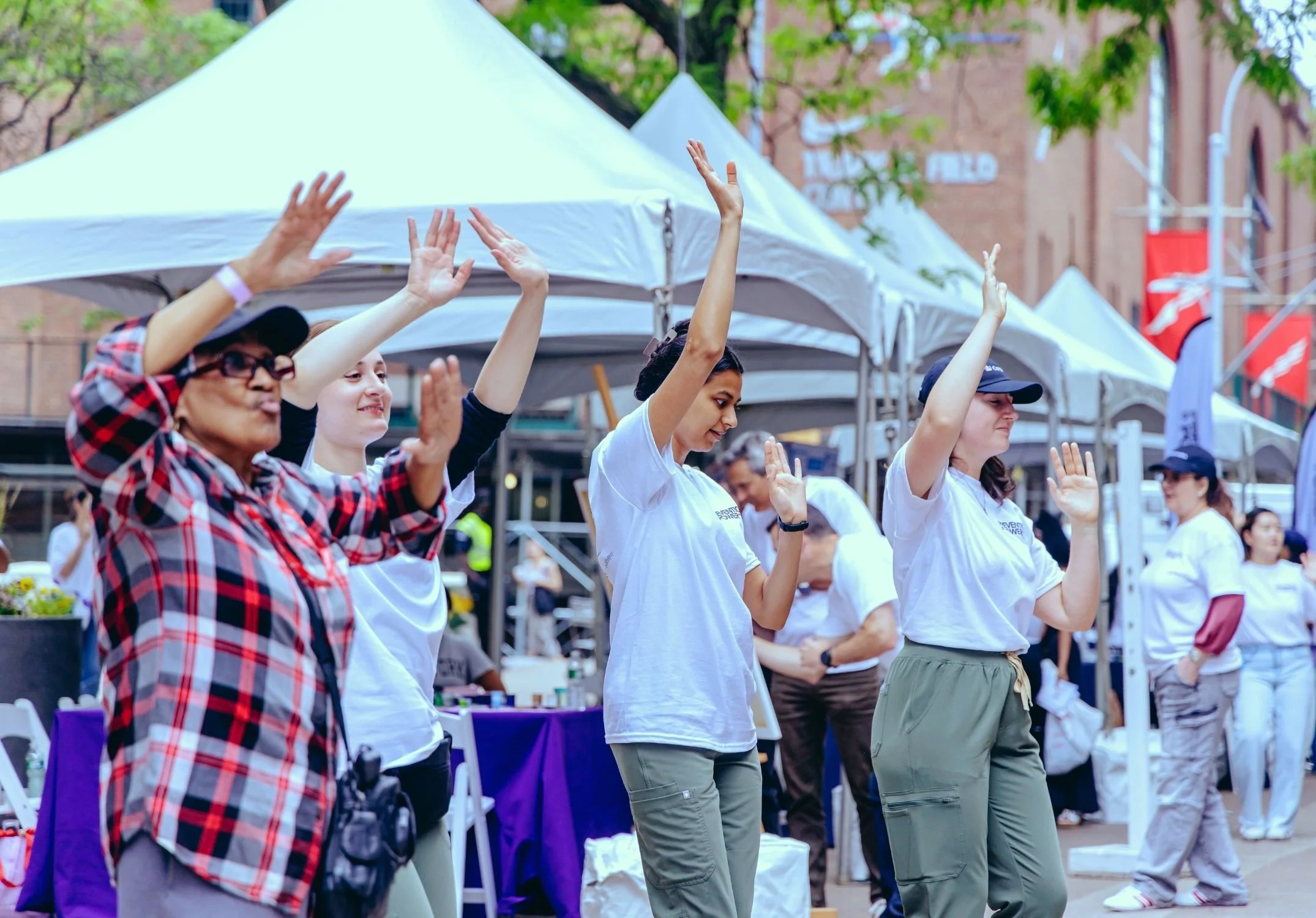 henry-schein-cares_team-roc-community-wellness-fair_hz_6.jpg