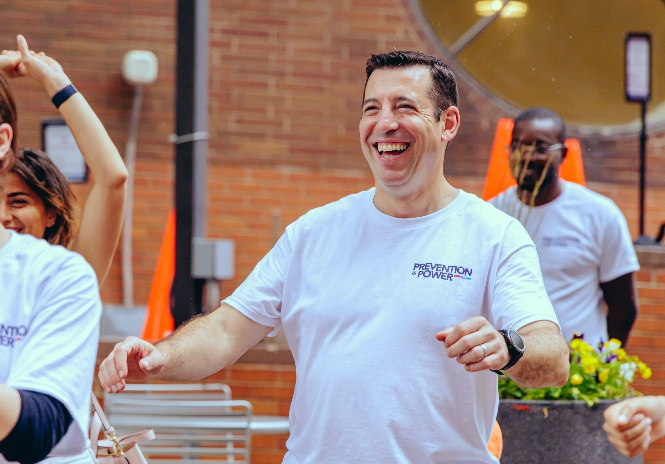 henry-schein-cares_team-roc-community-wellness-fair_hz_15.jpg