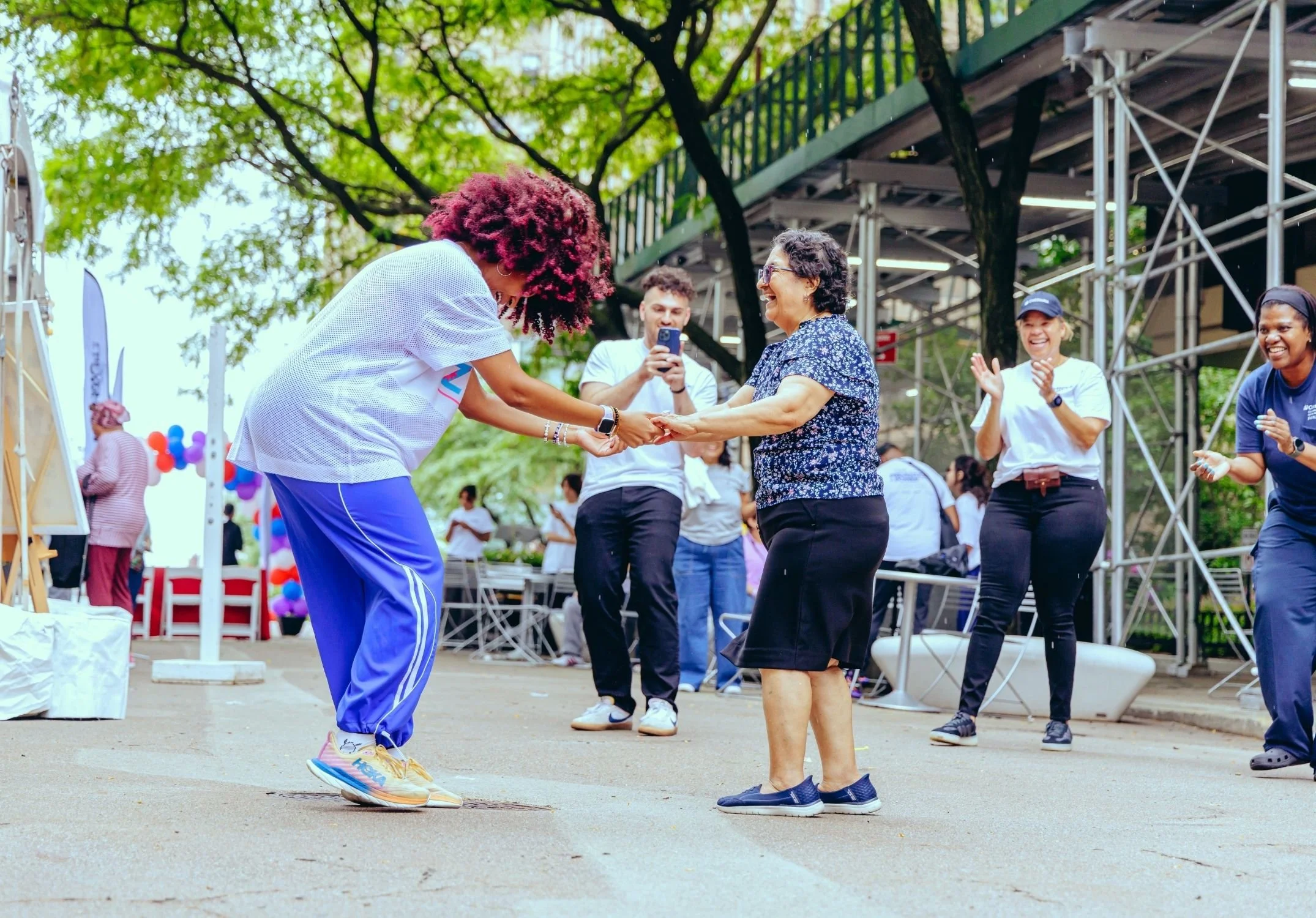 henry-schein-cares_team-roc-community-wellness-fair_hz_8.jpg
