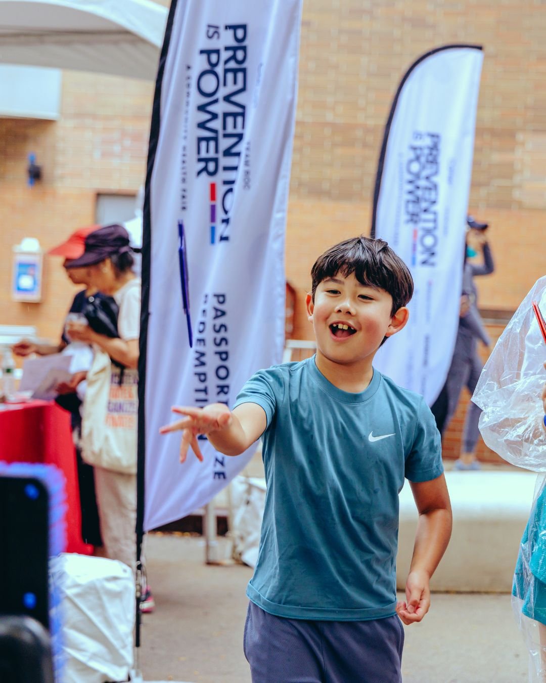 henry-schein-cares_team-roc-community-wellness-fair_30.jpg