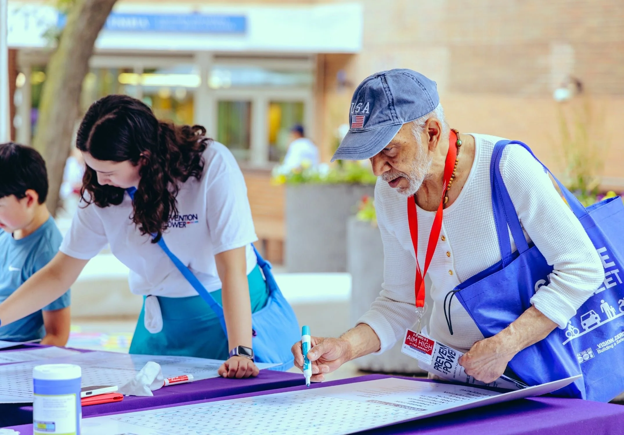 henry-schein-cares_team-roc-community-wellness-fair_hz_12.jpg
