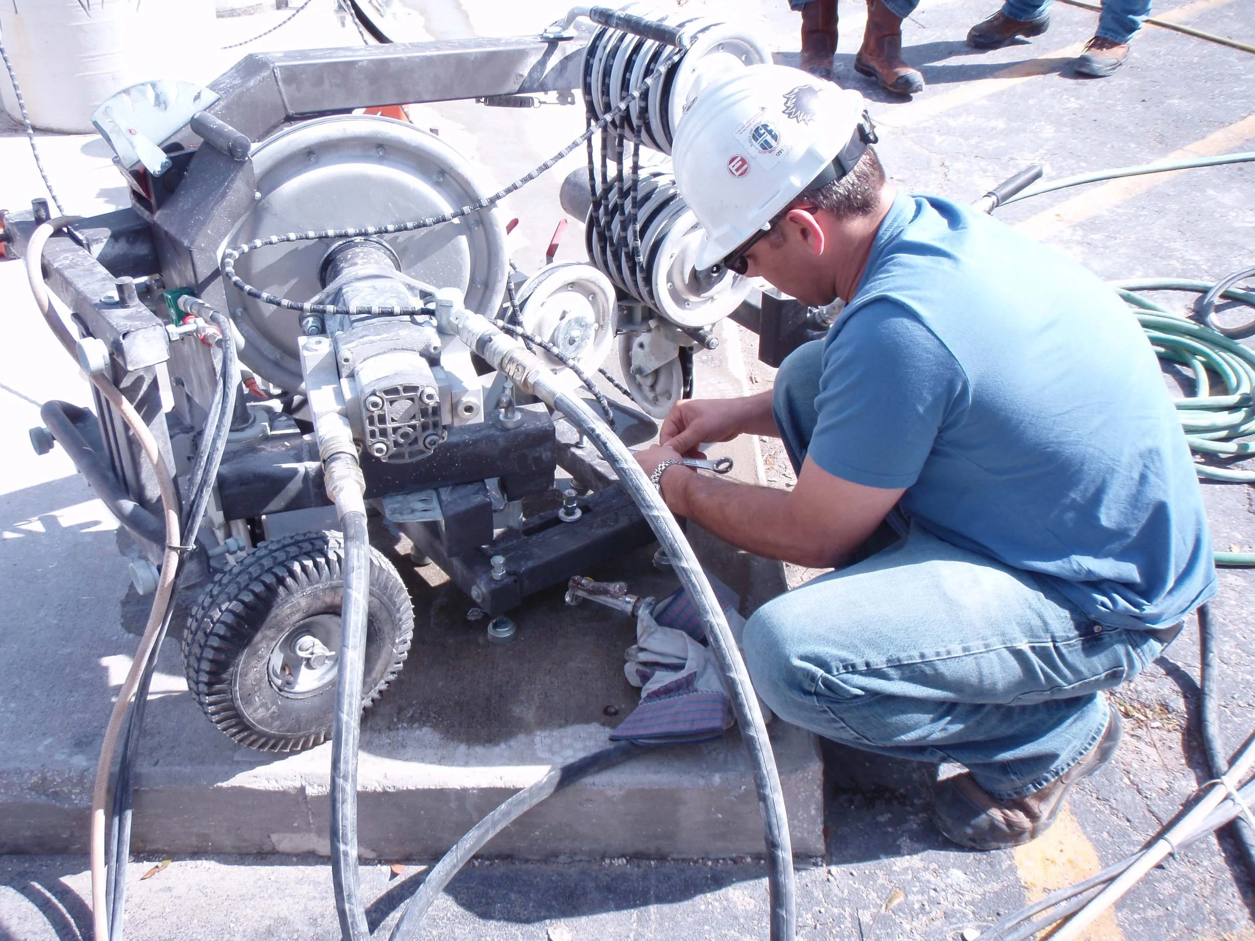 wire saw operator setting up