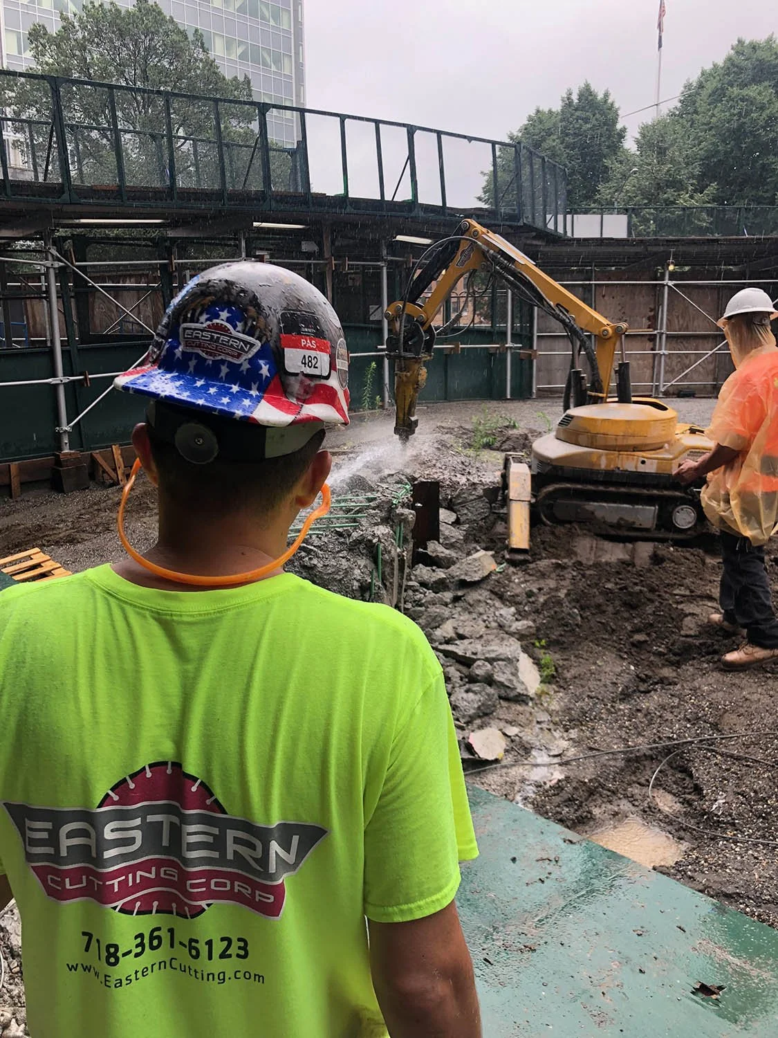 Demolition Robot breaking concrete