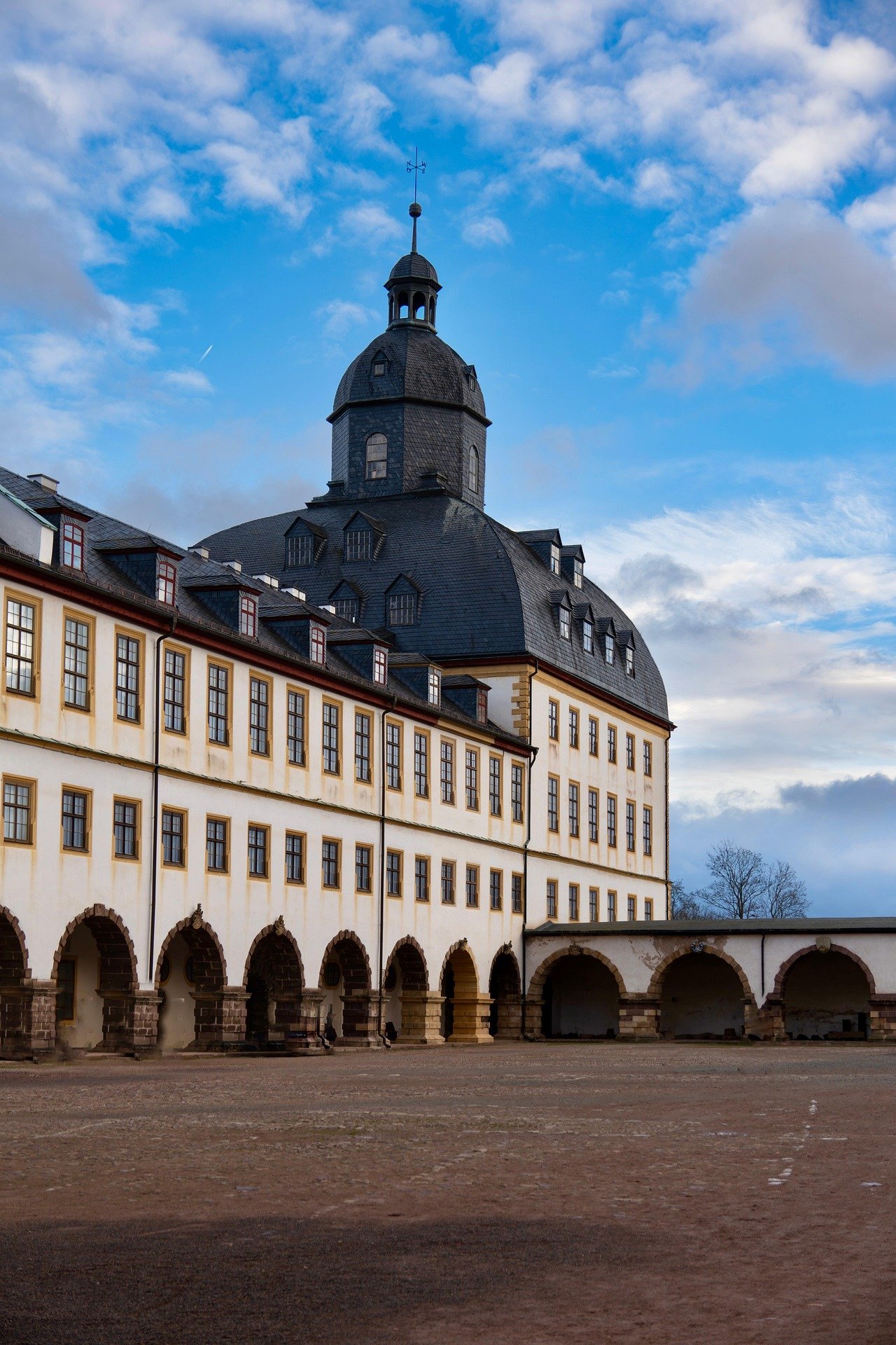 25180929-friedenstein-palace-8491811_1920.jpg