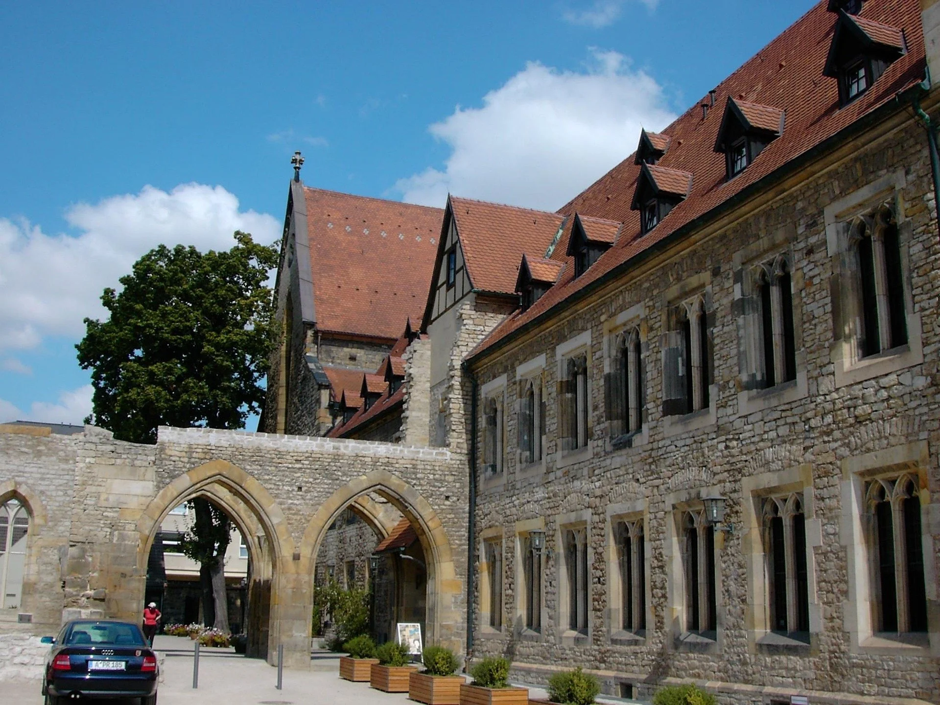 erge-augustinian-monastery-264565_1920.jpg