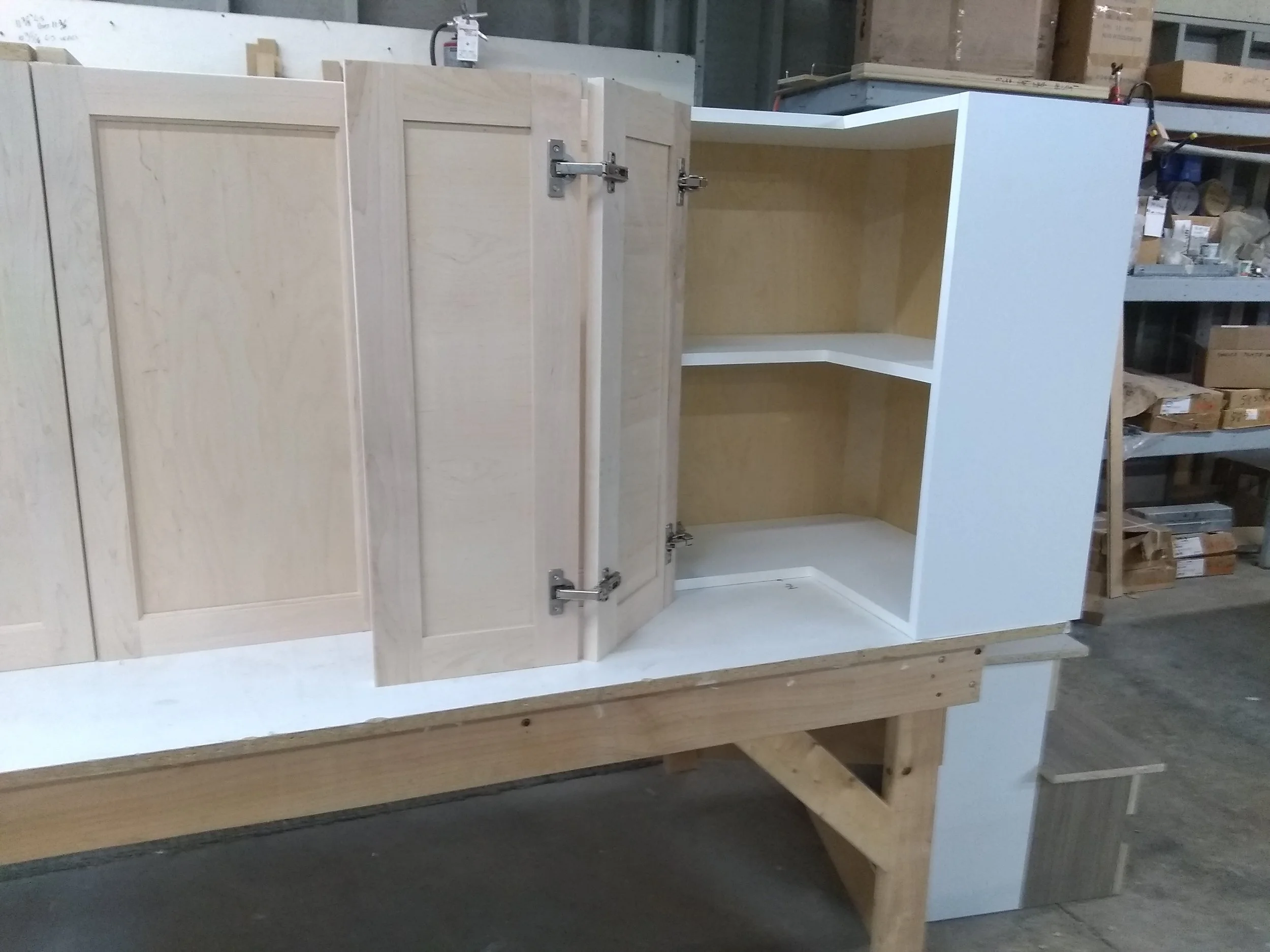 Custom-made solid maple cabinetry. Corner cabinets.
The furniture is always fully assembled prior to finishing to verify dimensions and all details.
Custom cabinetry. Kitchen cabinets made of solid  wood and satin , water base finish.
#bigjohnsco #Cu