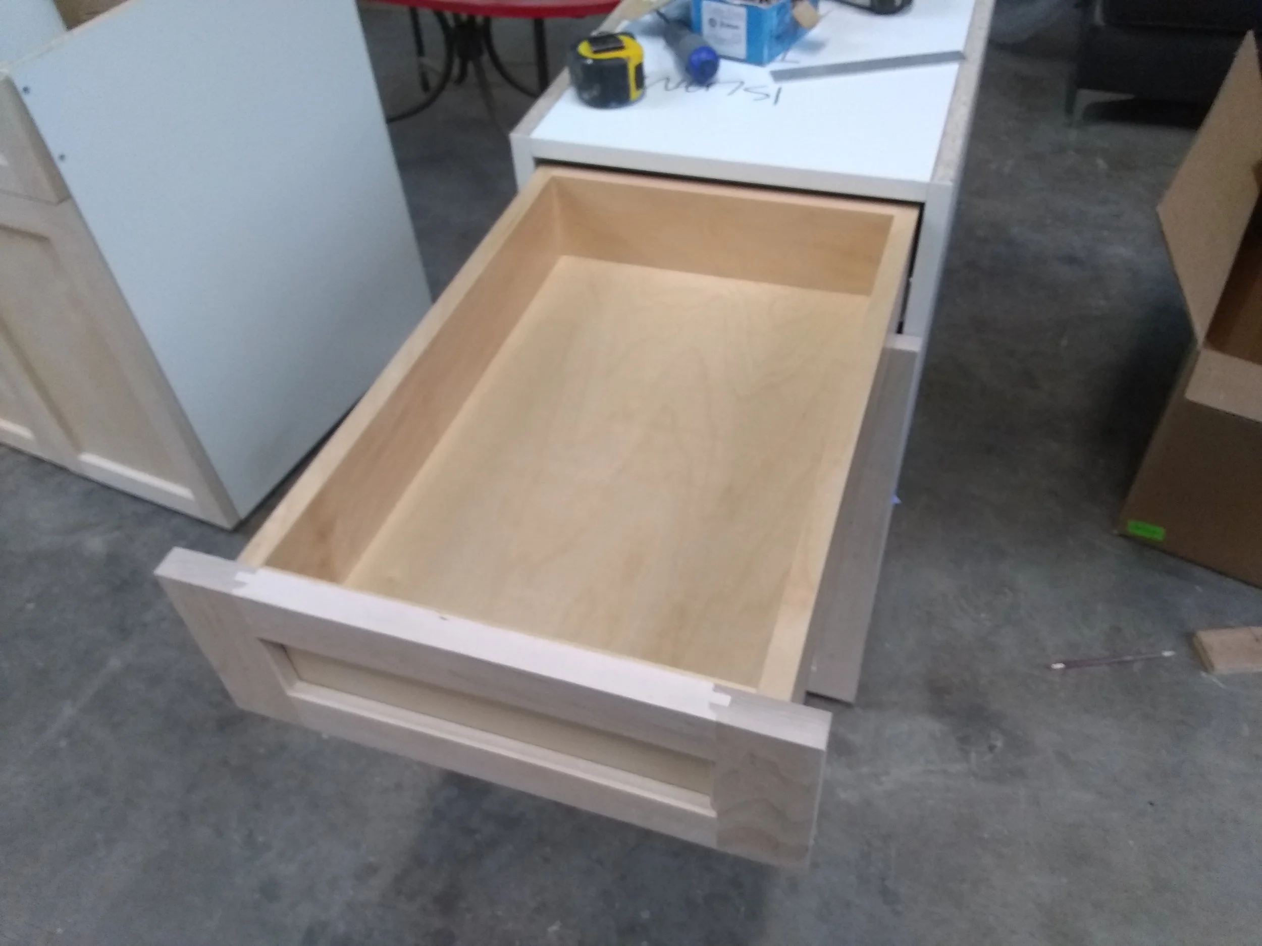 Untermounting Blum slides.Drawer box of 3/4 prefinished  Maple plywood
.Custom cabinetry. Kitchen cabinets made of solid  wood and satin , water base finish.
#bigjohnsco #CustomFurniture #MadeFromScratch #HomeRemodeling #KitchenRemodel #MadeFromScrat
