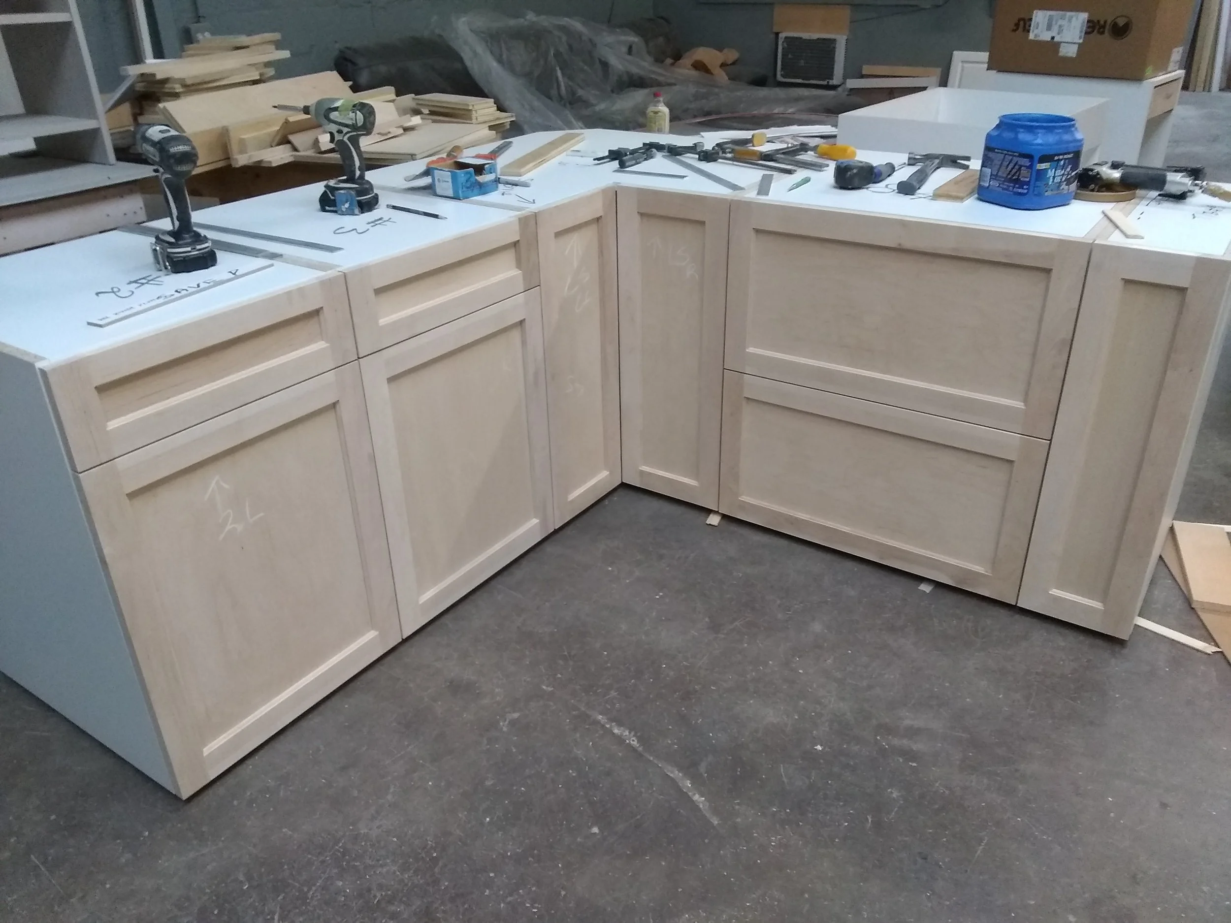 Custom-made solid maple cabinetry.
The furniture is always fully assembled prior to finishing to verify dimensions and all details.
Custom cabinetry. Kitchen cabinets made of solid  wood and satin , water base finish.
#bigjohnsco #CustomFurniture #Ma