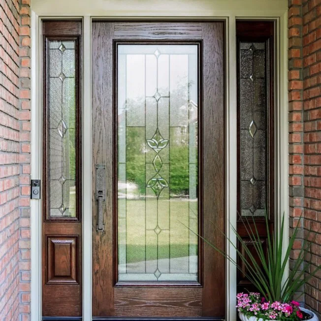 Signet-Oak-460-in-Pecan-with-Esmond-Decorative-Glass_DSC8241-e1707760317217-652x652.jpg