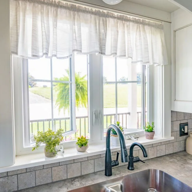 Endure-Casement-White-Cottage-652x652.jpg